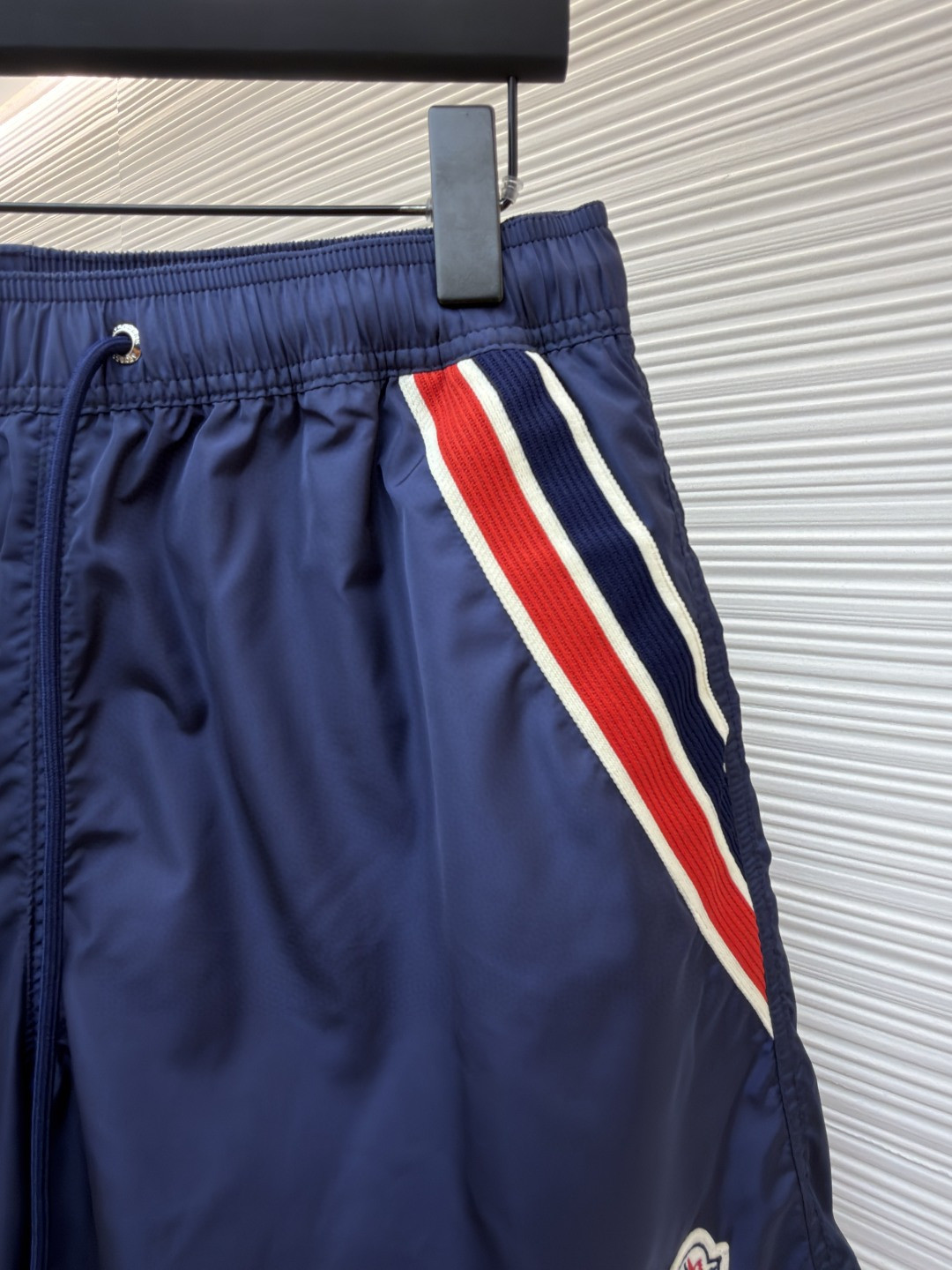 Moncler 蒙口 三色条纹边饰系带沙滩裤 短裤 休闲裤 裤子 蓝色 黑色 绿色 A2