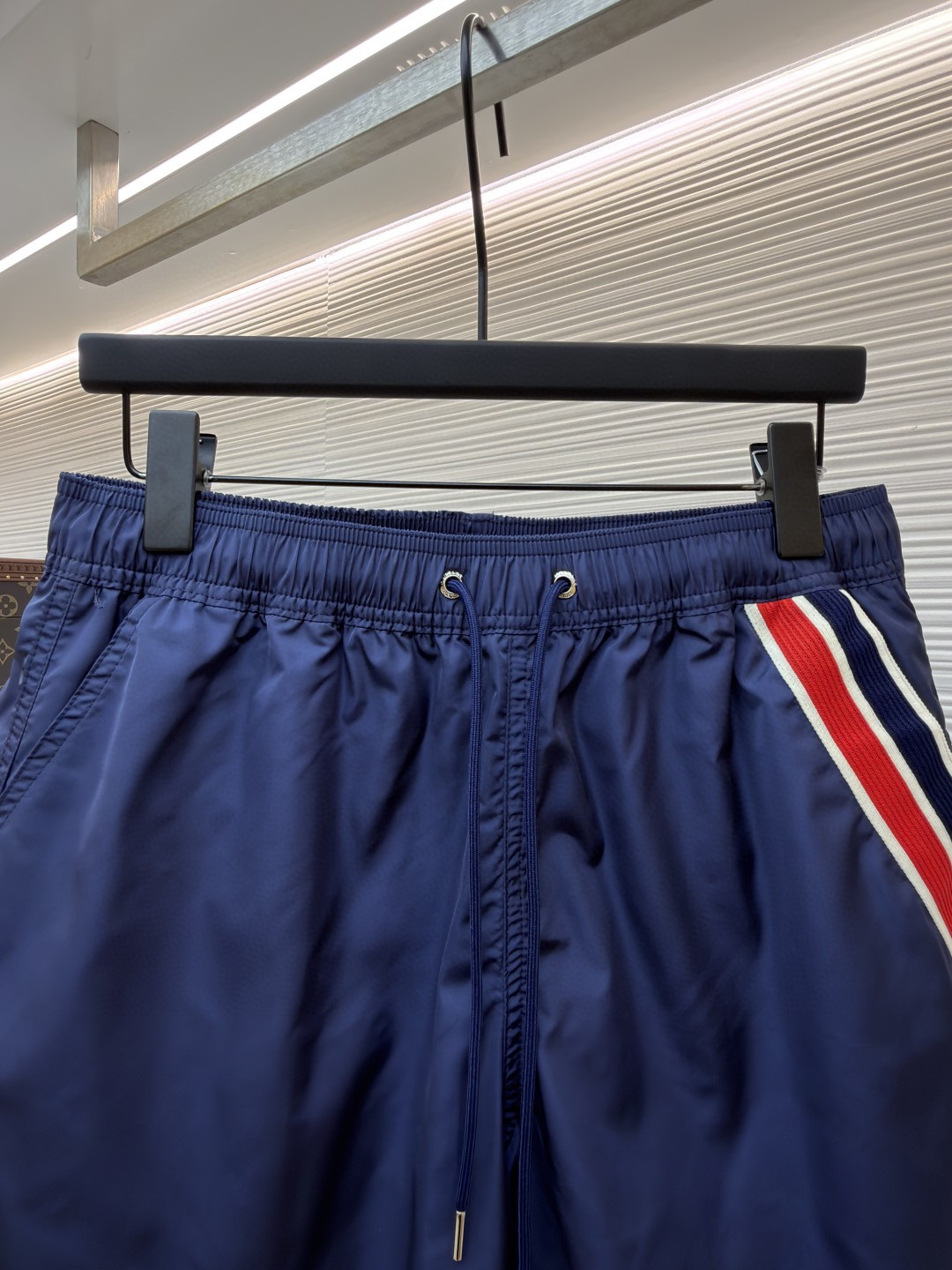 Moncler 蒙口 三色条纹边饰系带沙滩裤 短裤 休闲裤 裤子 蓝色 黑色 绿色 A2