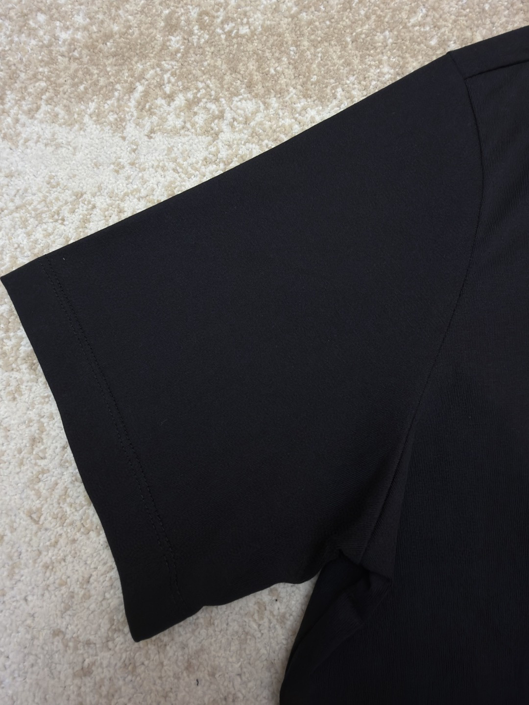 Moncler 蒙口 标识贴袋圆领短袖 T恤 夏季 黑色 A0 J20918C000238390T999