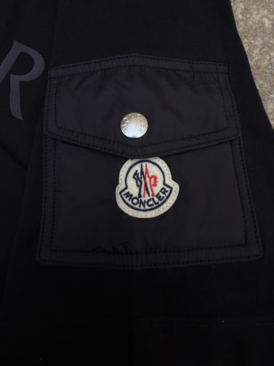 Moncler 蒙口 标识贴袋圆领短袖 T恤 夏季 黑色 A0 J20918C000238390T999