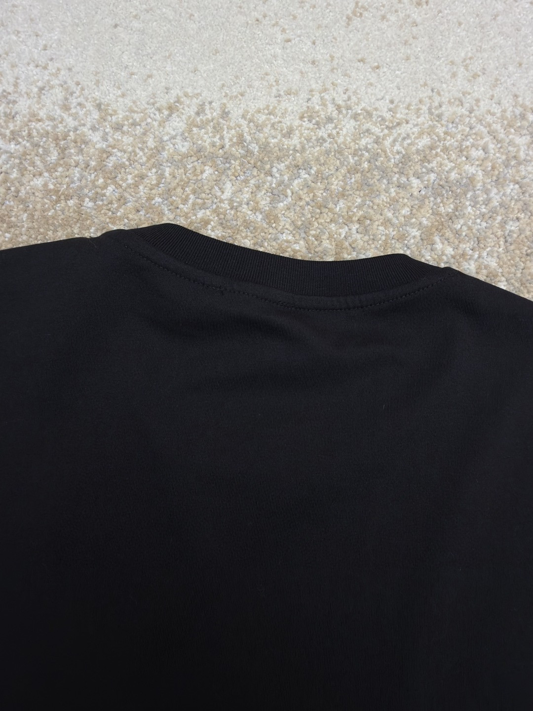 Moncler 蒙口 标识贴袋圆领短袖 T恤 夏季 黑色 A0 J20918C000238390T999