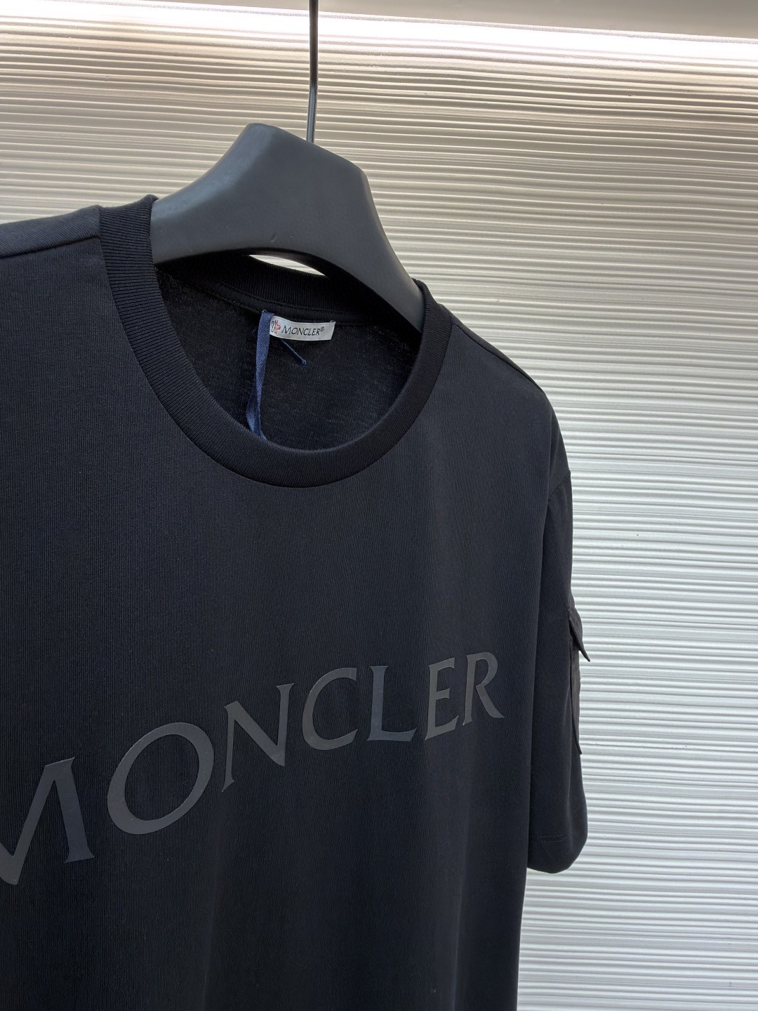 Moncler 蒙口 标识贴袋圆领短袖 T恤 夏季 黑色 A0 J20918C000238390T999