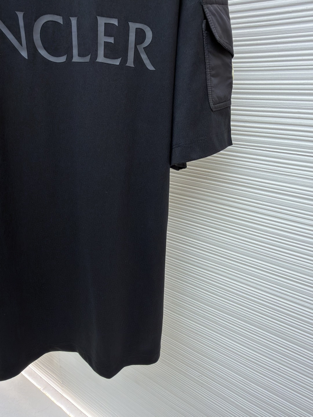 Moncler 蒙口 标识贴袋圆领短袖 T恤 夏季 黑色 A0 J20918C000238390T999
