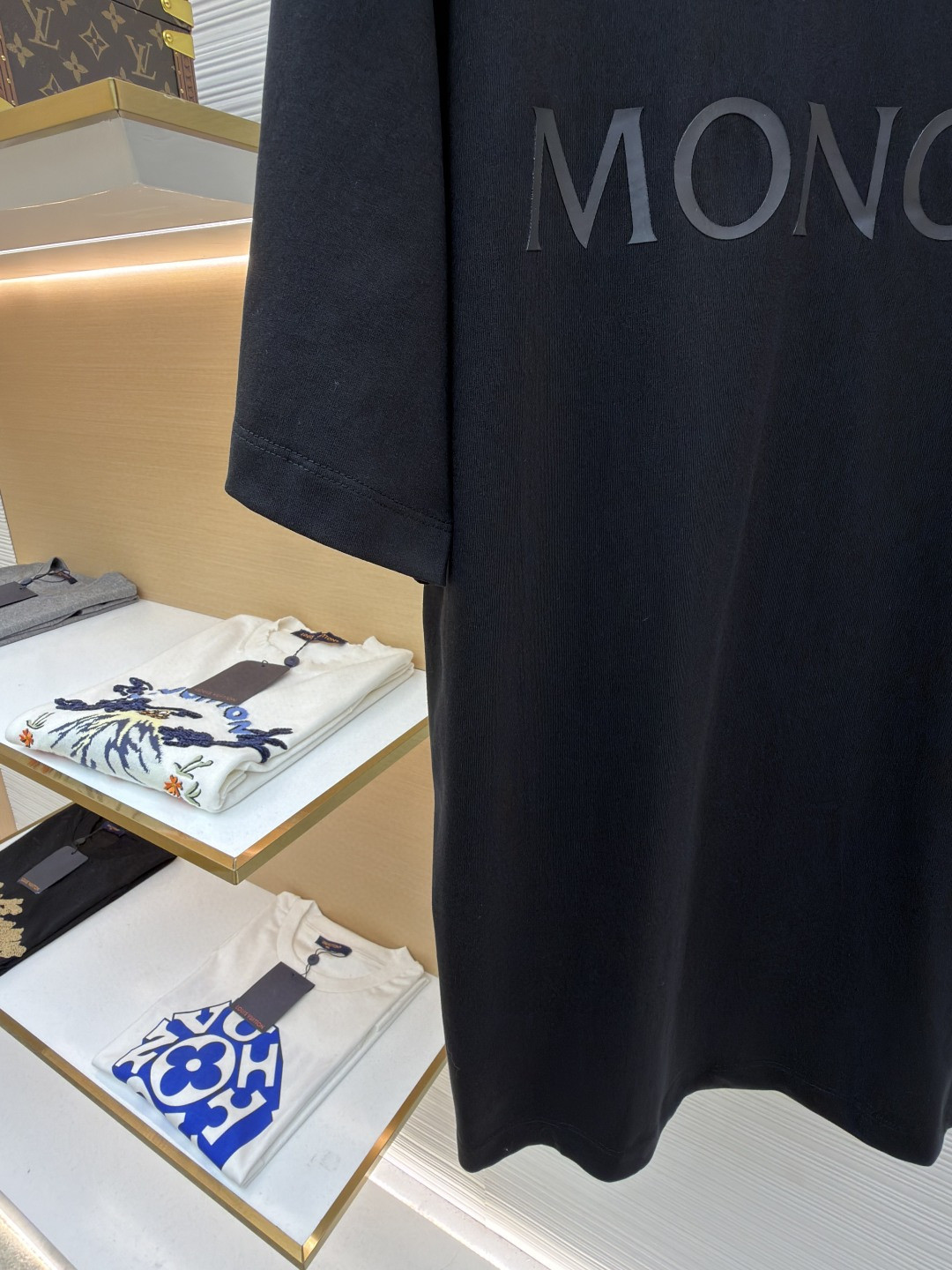 Moncler 蒙口 标识贴袋圆领短袖 T恤 夏季 黑色 A0 J20918C000238390T999