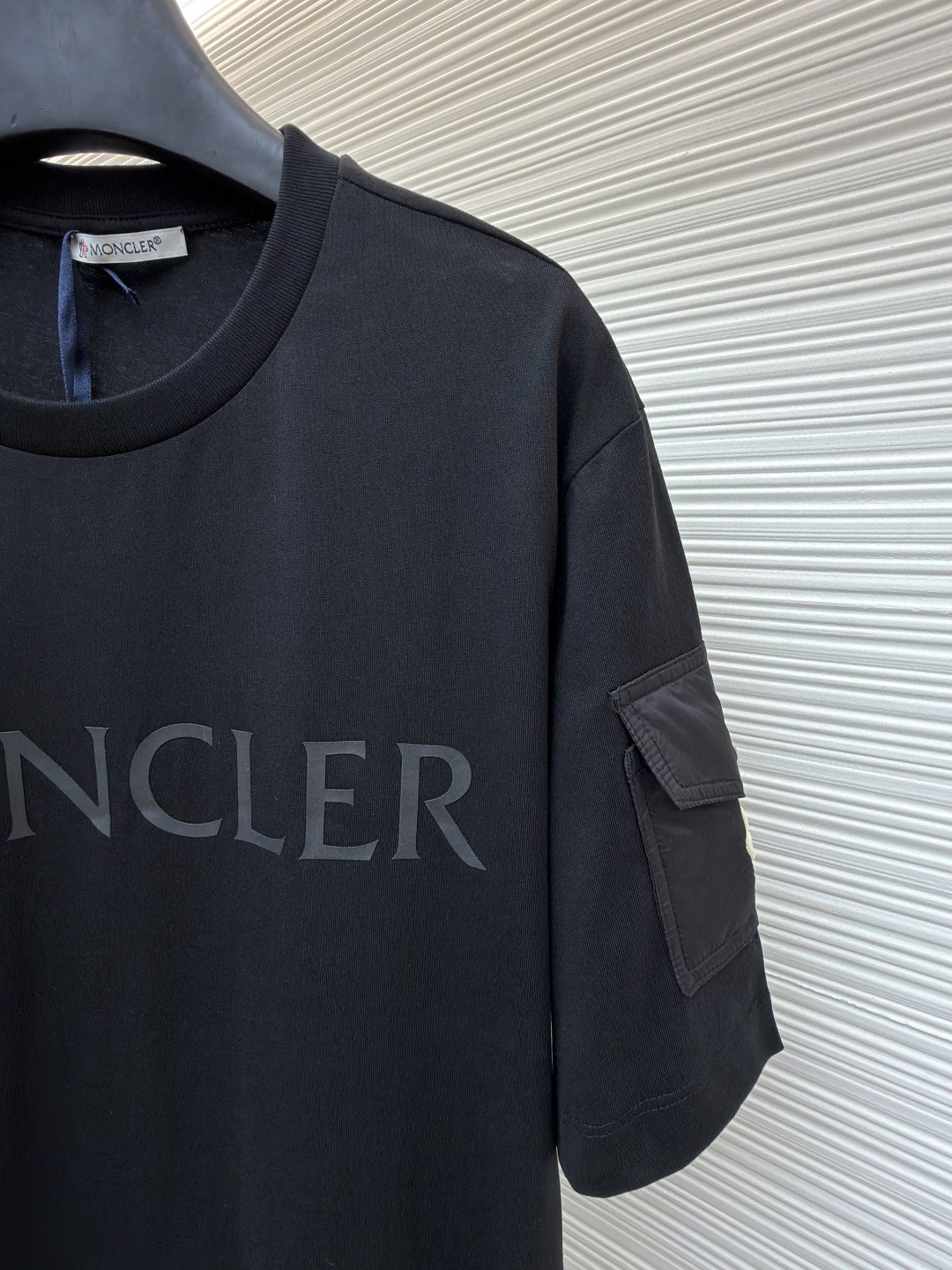 Moncler 蒙口 标识贴袋圆领短袖 T恤 夏季 黑色 A0 J20918C000238390T999