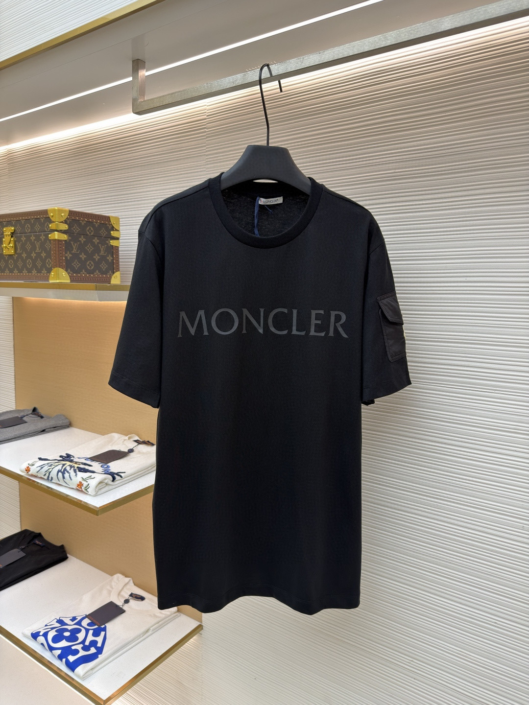Moncler 蒙口 标识贴袋圆领短袖 T恤 夏季 黑色 A0 J20918C000238390T999
