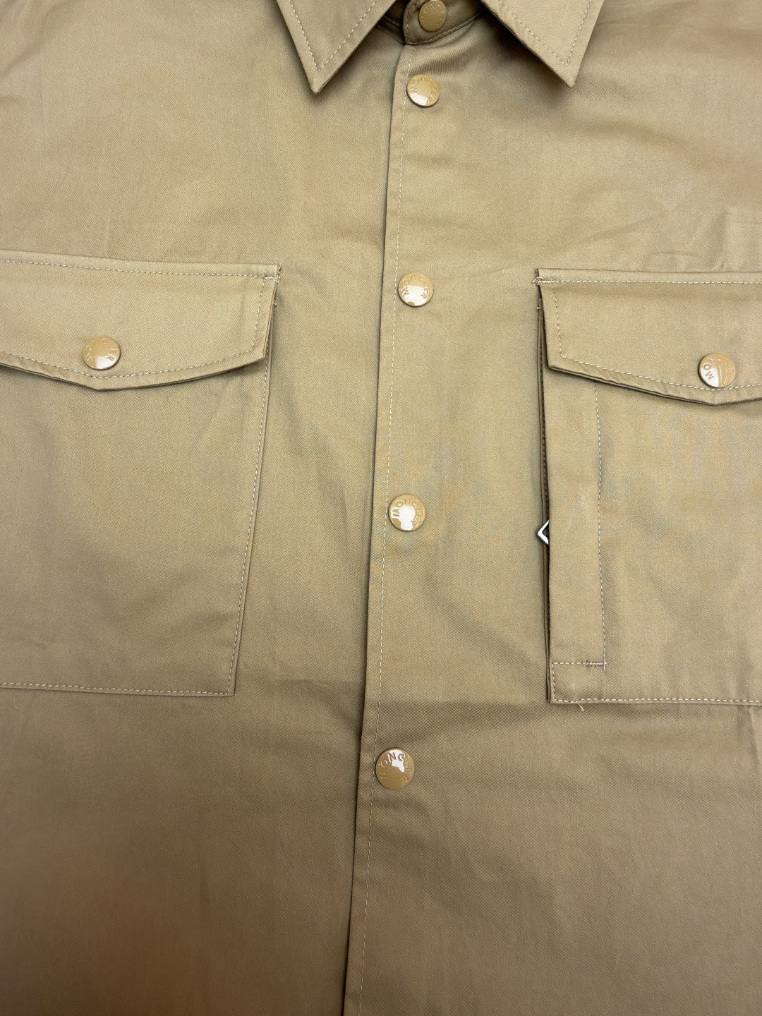 Moncler 蒙口 标识口袋工装衬衫 短袖 黑色 卡其色 A7 K20912F00008598QH81M