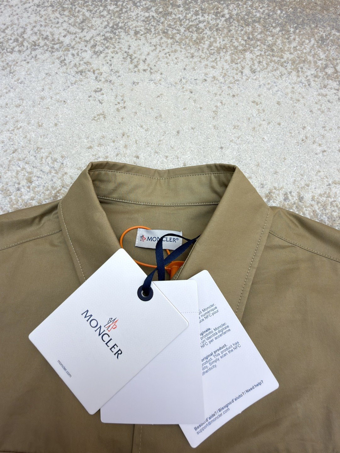 Moncler 蒙口 标识口袋工装衬衫 短袖 黑色 卡其色 A7 K20912F00008598QH81M