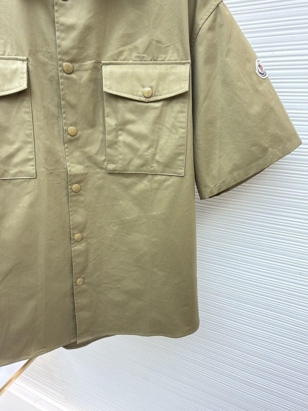 Moncler 蒙口 标识口袋工装衬衫 短袖 黑色 卡其色 A7 K20912F00008598QH81M