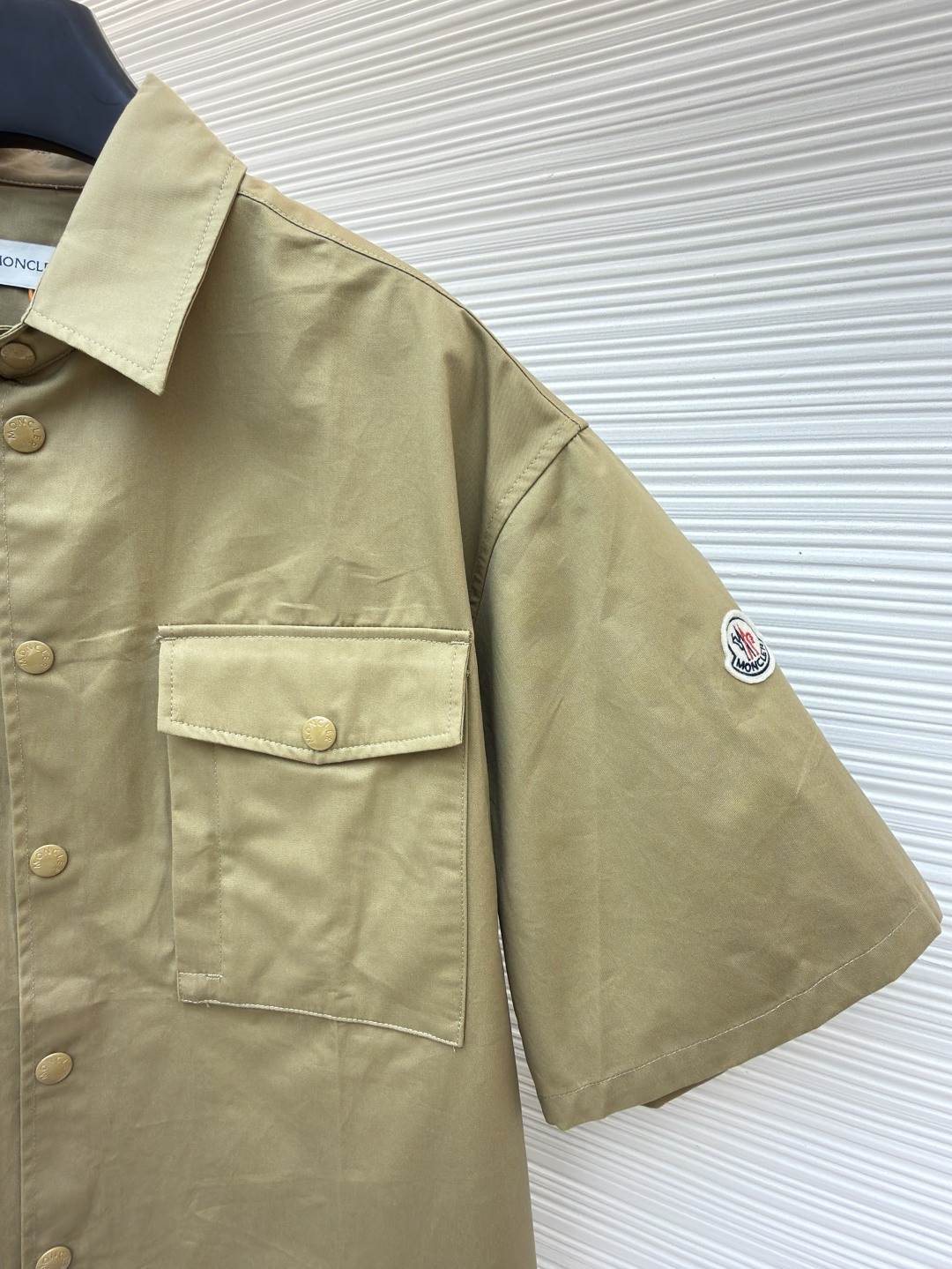 Moncler 蒙口 标识口袋工装衬衫 短袖 黑色 卡其色 A7 K20912F00008598QH81M