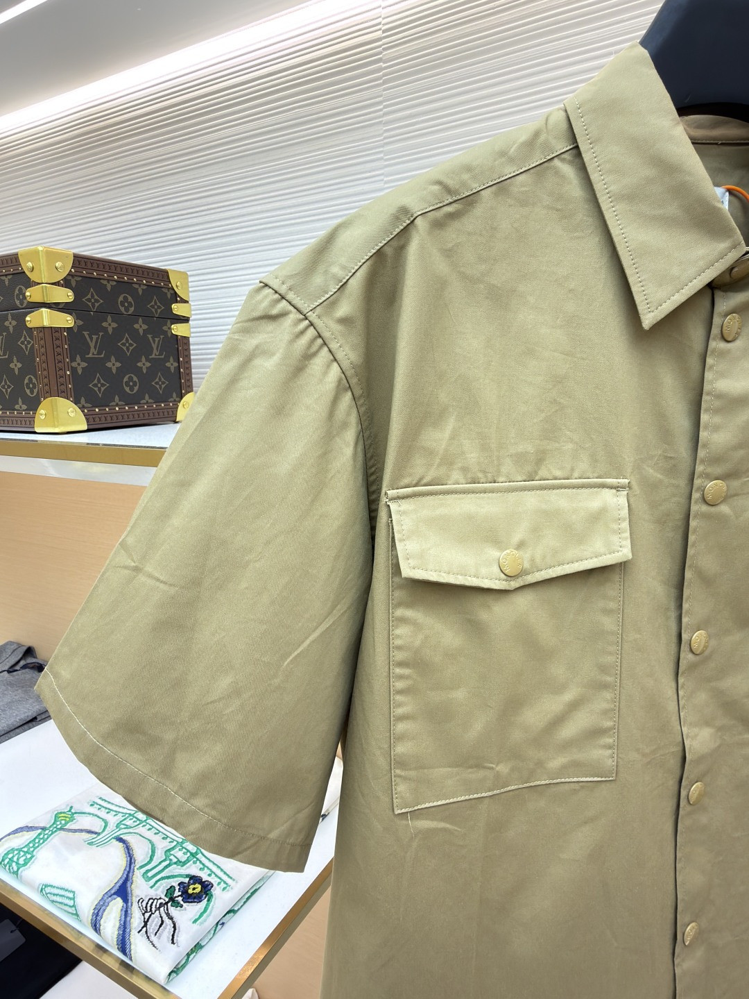 Moncler 蒙口 标识口袋工装衬衫 短袖 黑色 卡其色 A7 K20912F00008598QH81M