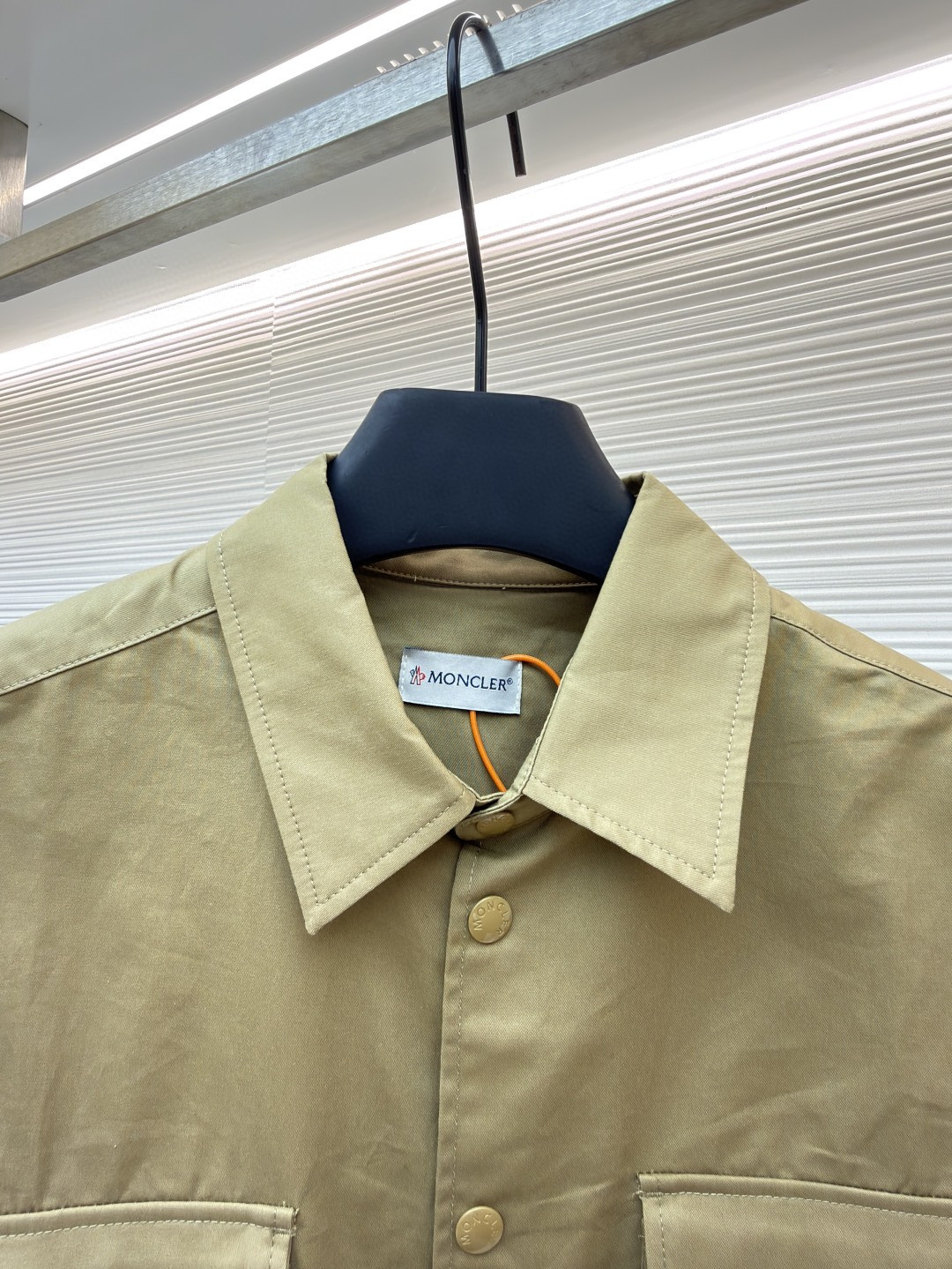 Moncler 蒙口 标识口袋工装衬衫 短袖 黑色 卡其色 A7 K20912F00008598QH81M