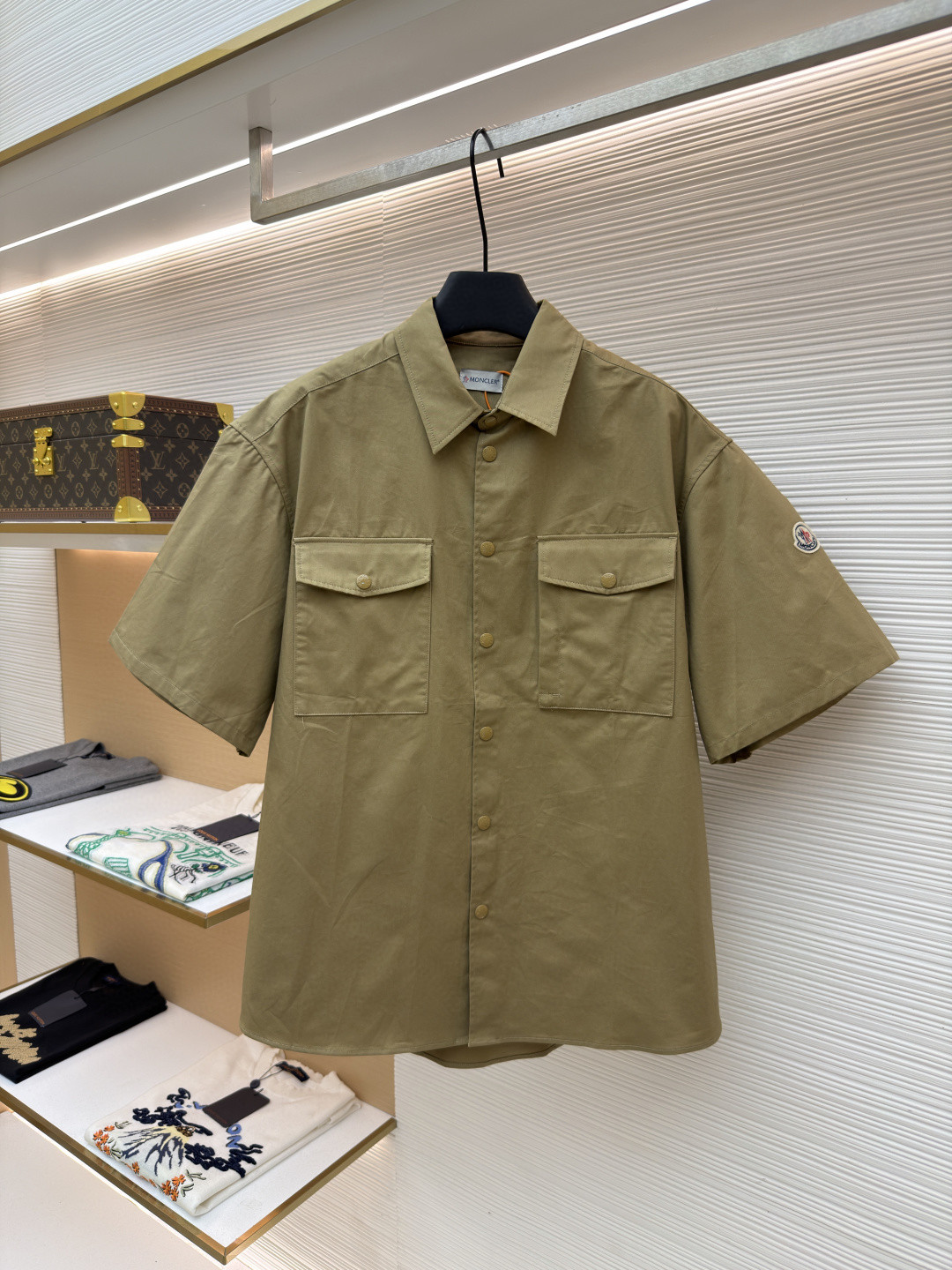 Moncler 蒙口 标识口袋工装衬衫 短袖 黑色 卡其色 A7 K20912F00008598QH81M