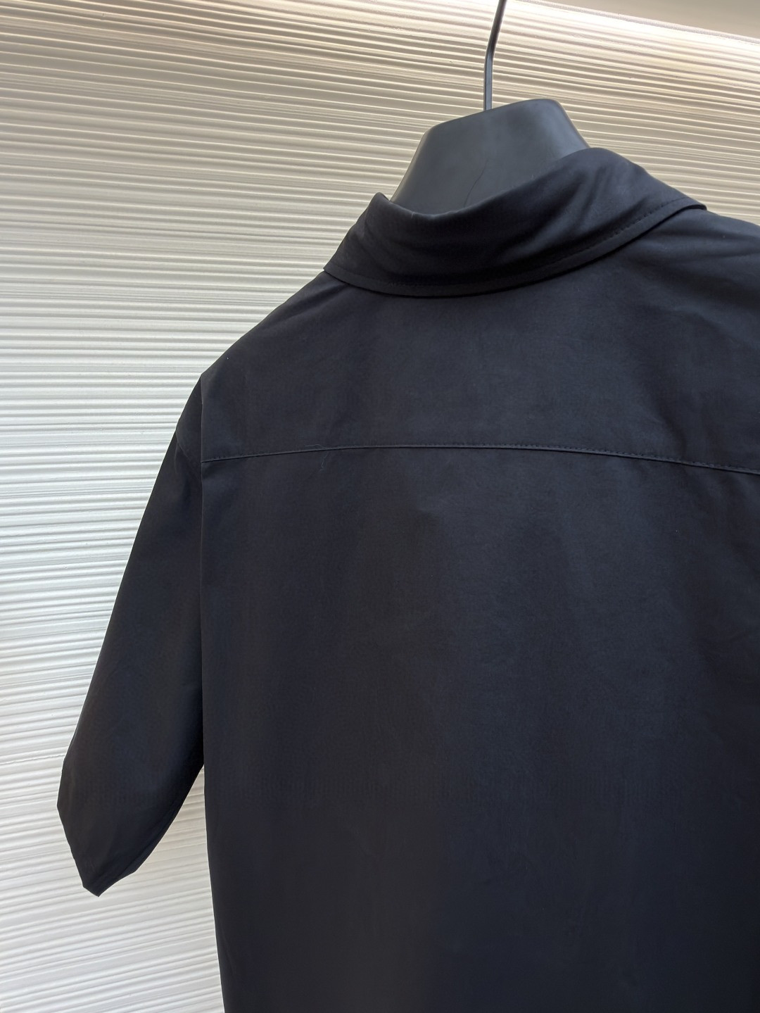 Moncler 蒙口 标识口袋工装衬衫 短袖 黑色 卡其色 A7 K20912F00008598QH81M