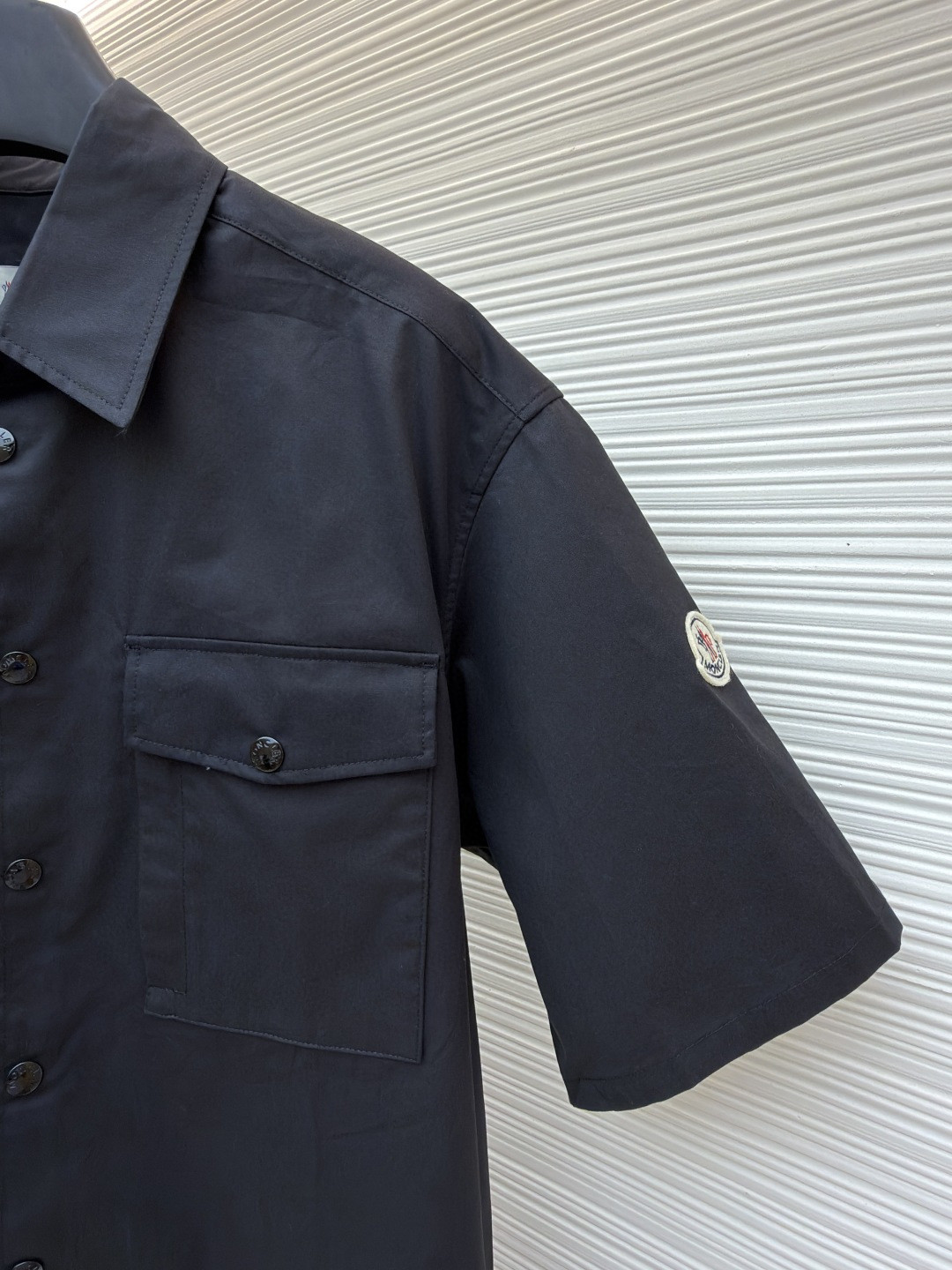 Moncler 蒙口 标识口袋工装衬衫 短袖 黑色 卡其色 A7 K20912F00008598QH81M