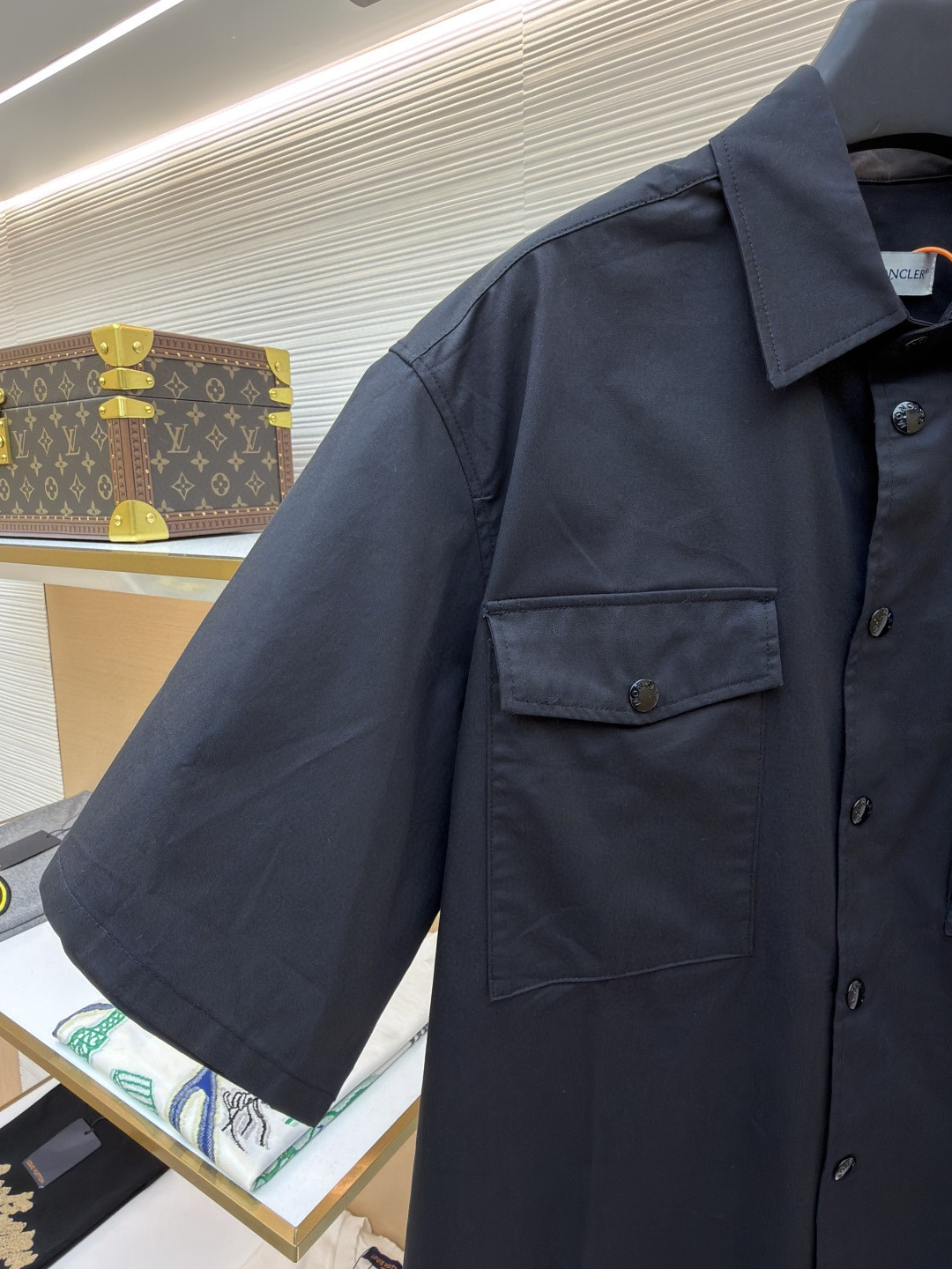 Moncler 蒙口 标识口袋工装衬衫 短袖 黑色 卡其色 A7 K20912F00008598QH81M