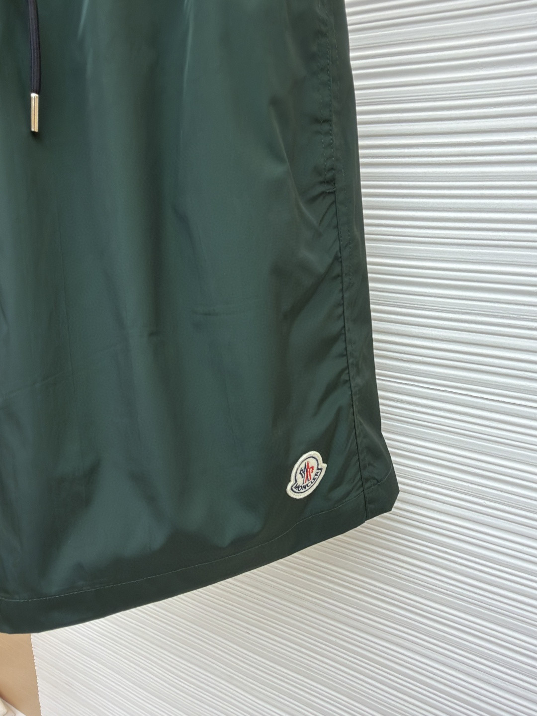 Moncler 蒙口 logo抽绳系带沙滩裤 短裤 休闲裤 裤子 蓝色 黑色 绿色 红色 A2 K10912C000075985M612