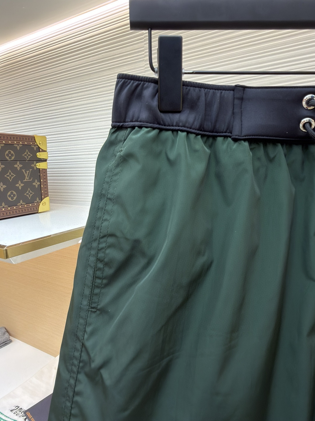 Moncler 蒙口 logo抽绳系带沙滩裤 短裤 休闲裤 裤子 蓝色 黑色 绿色 红色 A2 K10912C000075985M612
