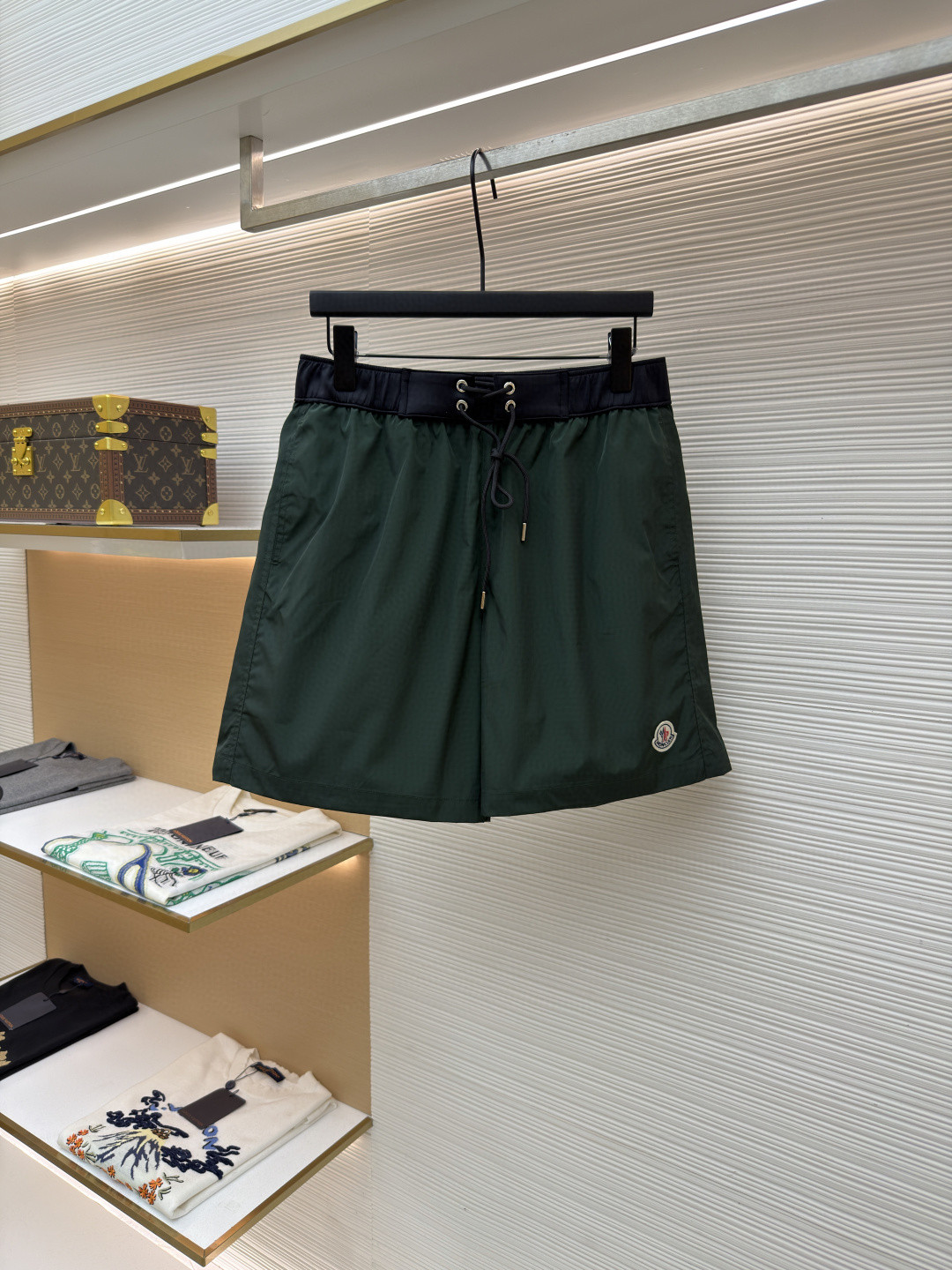 Moncler 蒙口 logo抽绳系带沙滩裤 短裤 休闲裤 裤子 蓝色 黑色 绿色 红色 A2 K10912C000075985M612