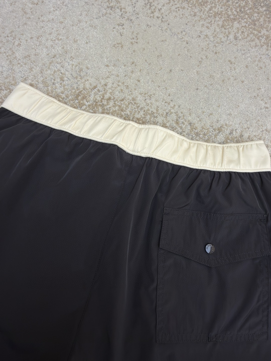 Moncler 蒙口 logo抽绳系带沙滩裤 短裤 休闲裤 裤子 蓝色 黑色 绿色 红色 A2 K10912C000075985M612