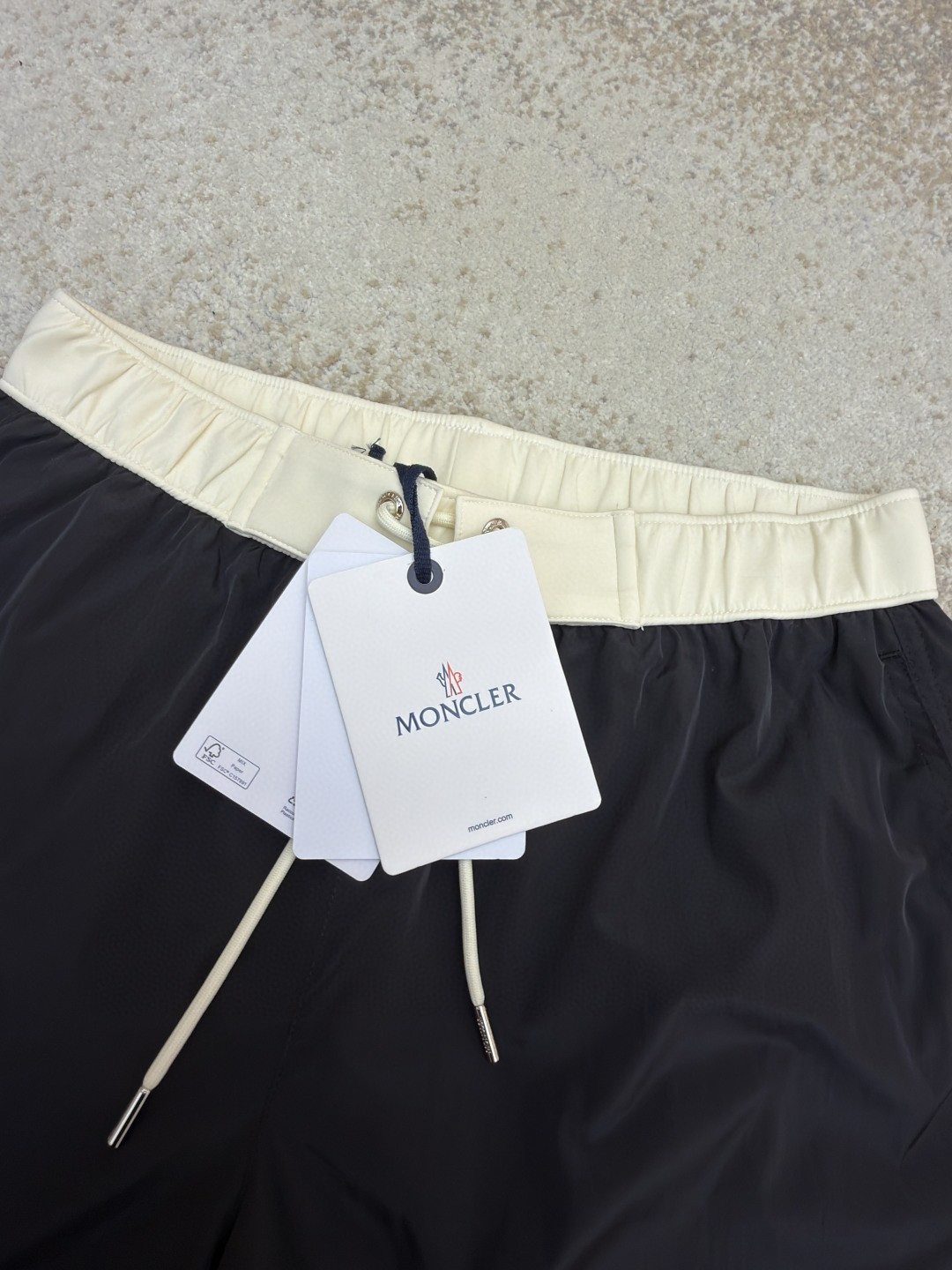 Moncler 蒙口 logo抽绳系带沙滩裤 短裤 休闲裤 裤子 蓝色 黑色 绿色 红色 A2 K10912C000075985M612
