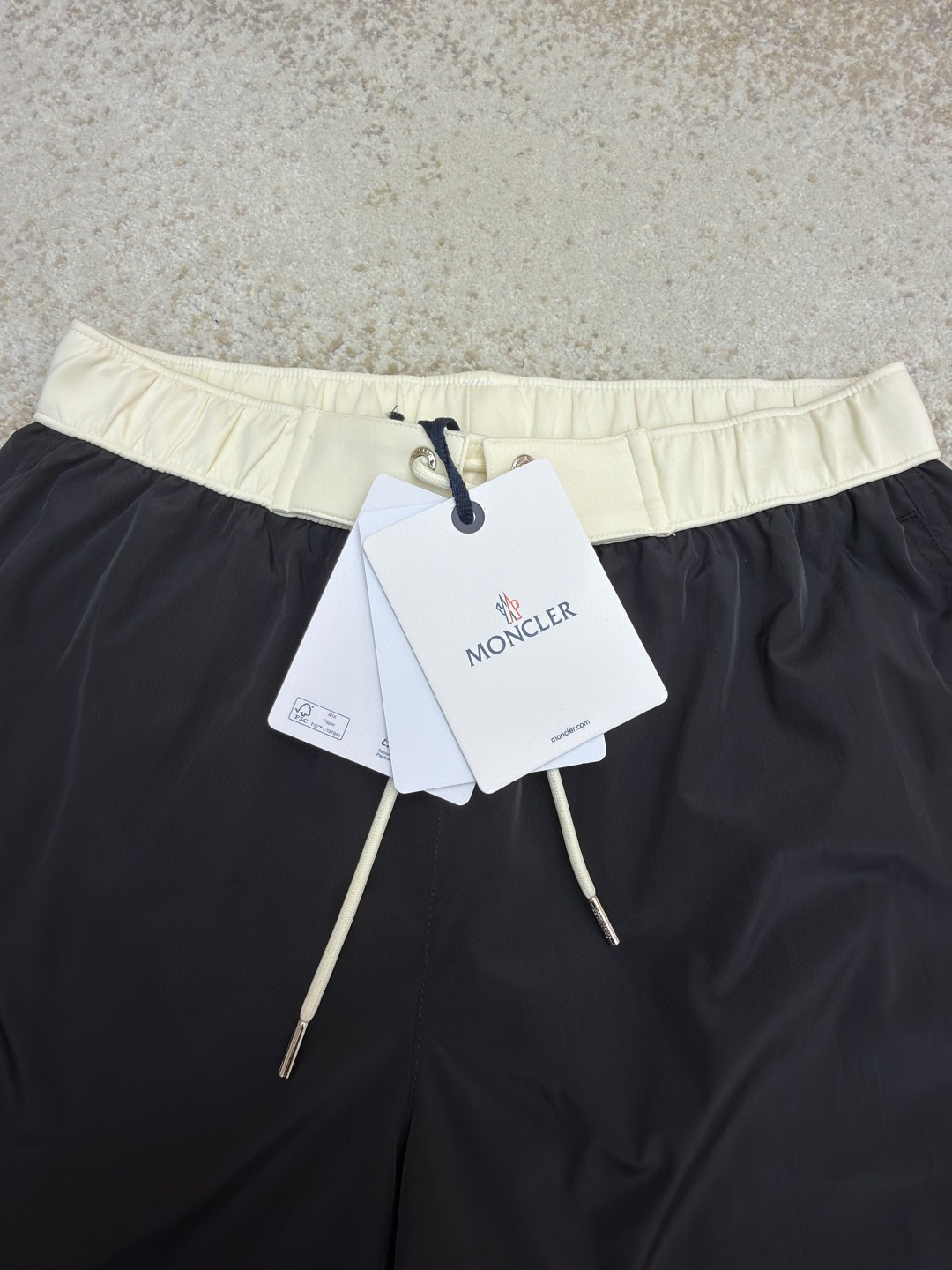 Moncler 蒙口 logo抽绳系带沙滩裤 短裤 休闲裤 裤子 蓝色 黑色 绿色 红色 A2 K10912C000075985M612
