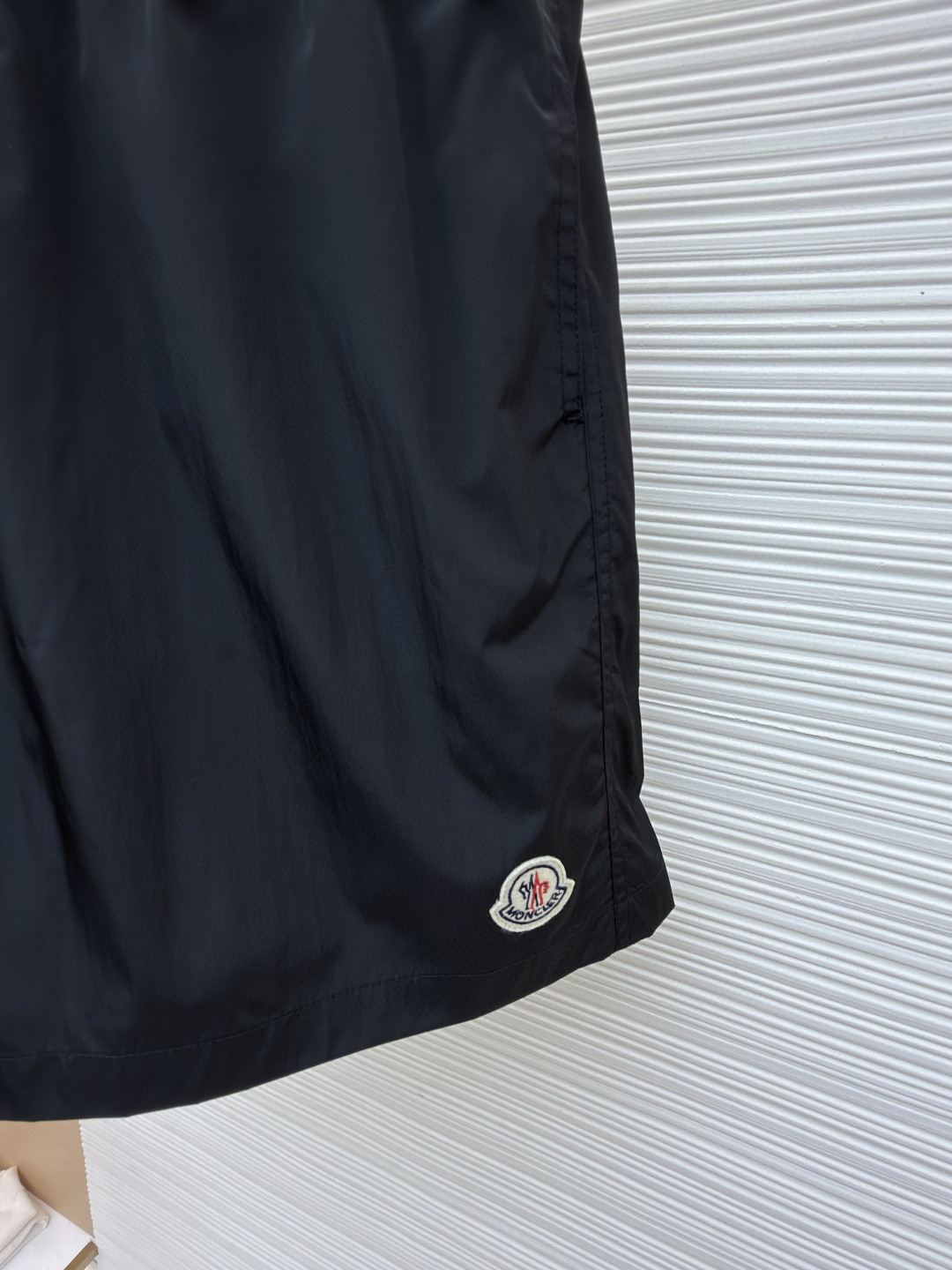 Moncler 蒙口 logo抽绳系带沙滩裤 短裤 休闲裤 裤子 蓝色 黑色 绿色 红色 A2 K10912C000075985M612