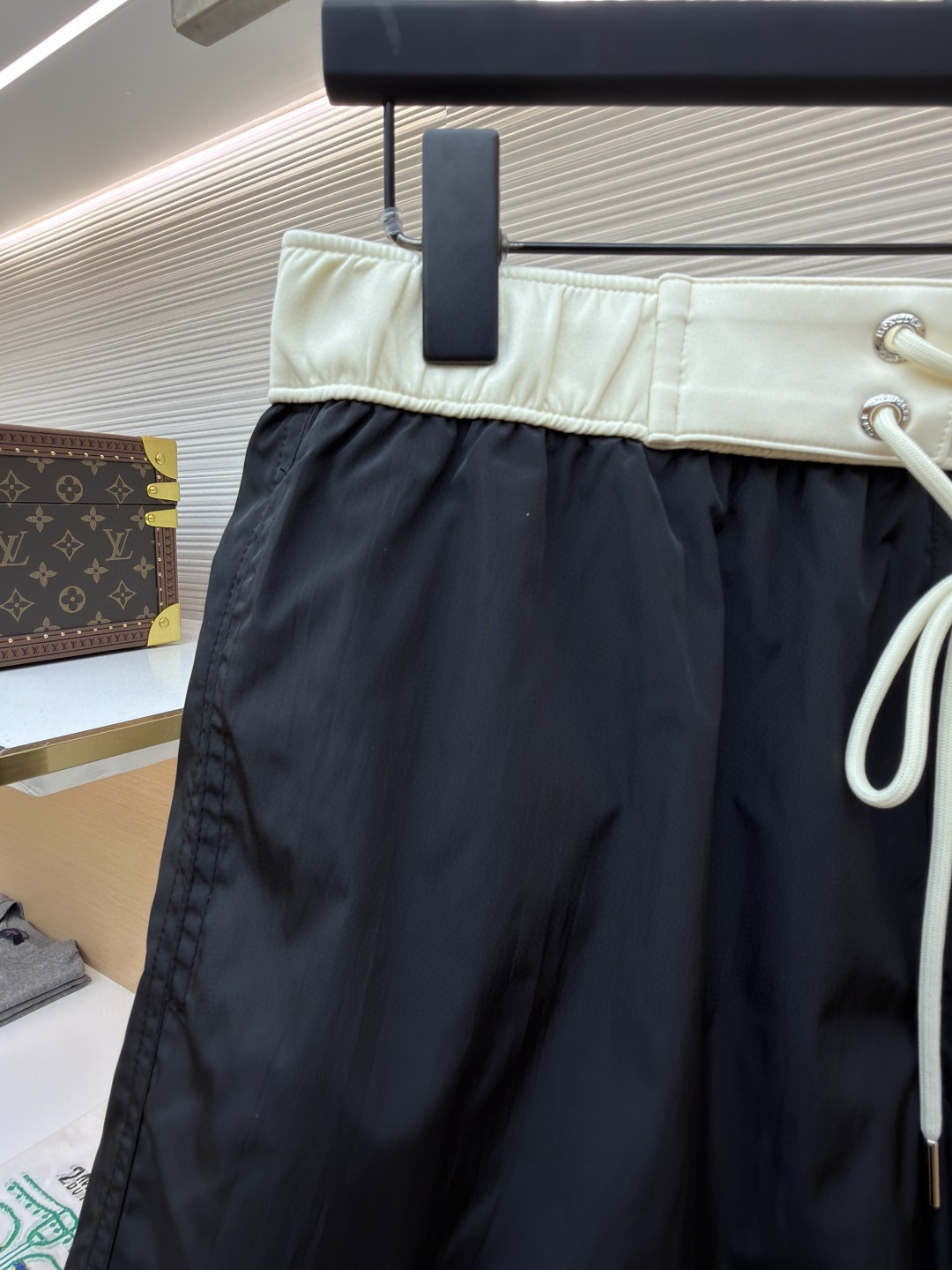 Moncler 蒙口 logo抽绳系带沙滩裤 短裤 休闲裤 裤子 蓝色 黑色 绿色 红色 A2 K10912C000075985M612