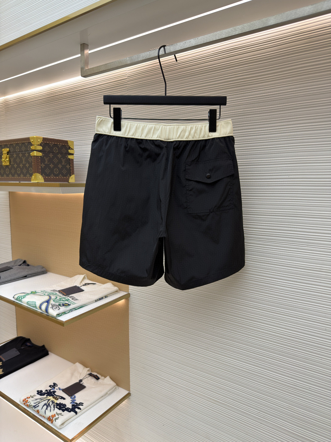 Moncler 蒙口 logo抽绳系带沙滩裤 短裤 休闲裤 裤子 蓝色 黑色 绿色 红色 A2 K10912C000075985M612