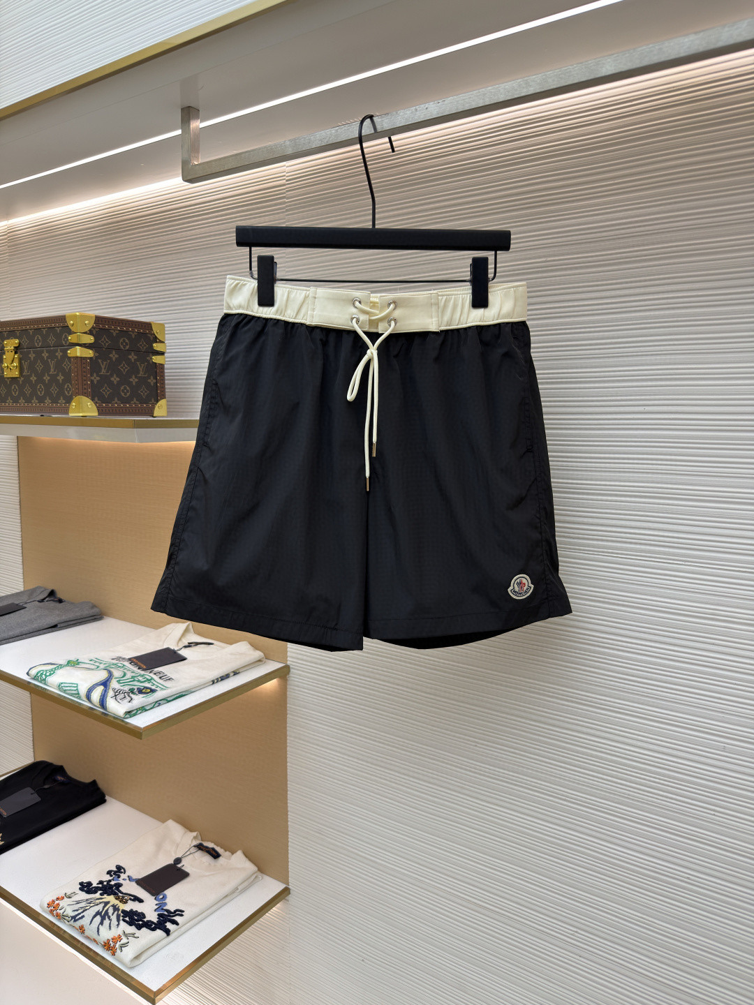Moncler 蒙口 logo抽绳系带沙滩裤 短裤 休闲裤 裤子 蓝色 黑色 绿色 红色 A2 K10912C000075985M612