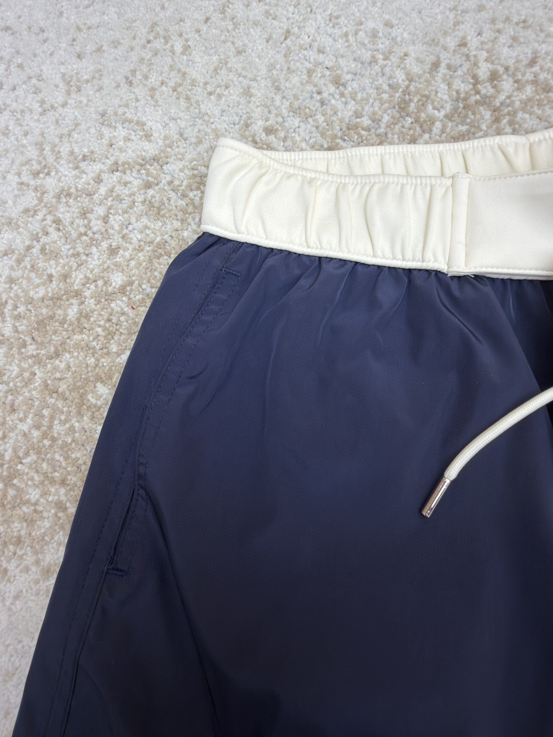 Moncler 蒙口 logo抽绳系带沙滩裤 短裤 休闲裤 裤子 蓝色 黑色 绿色 红色 A2 K10912C000075985M612