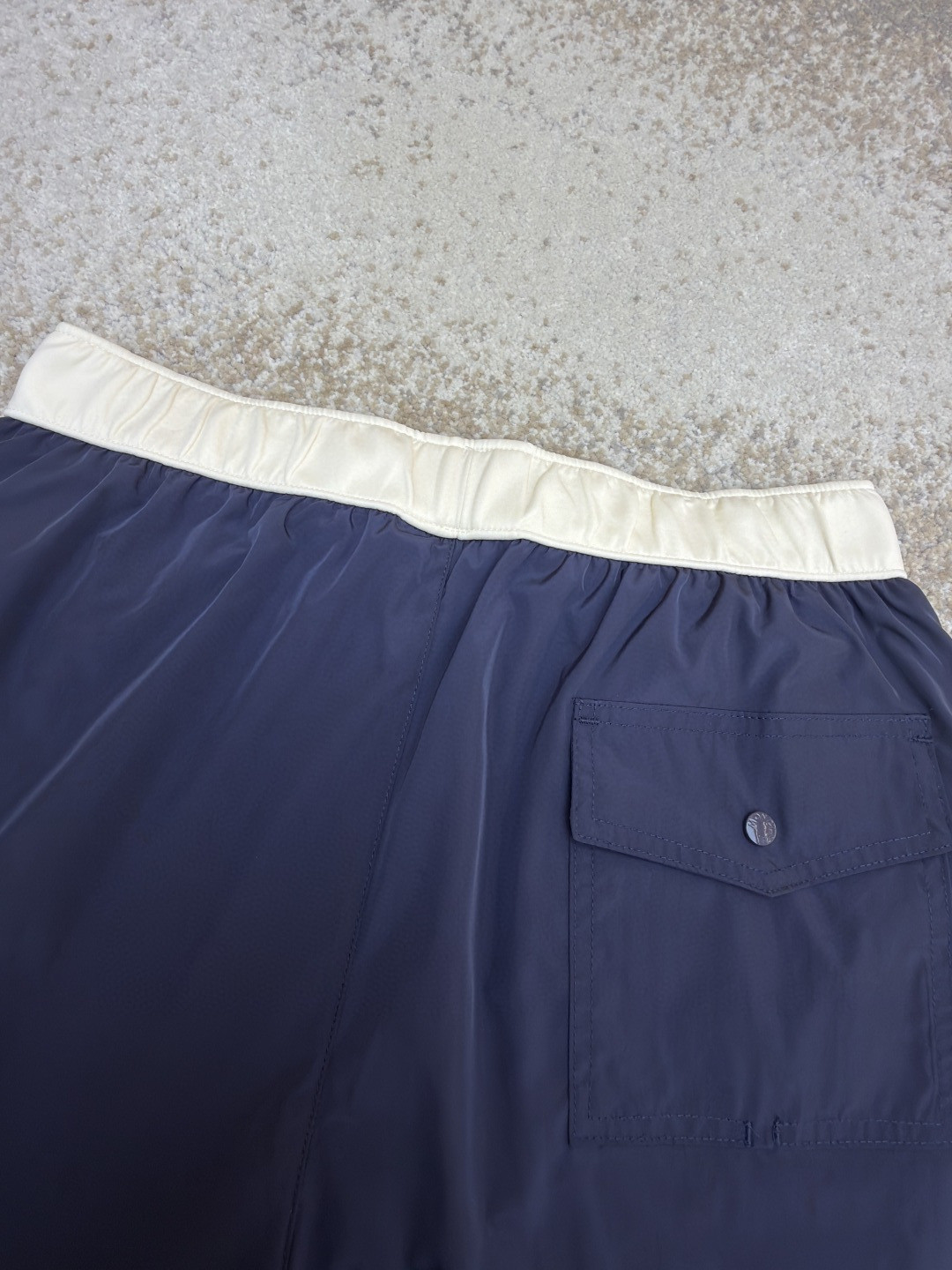Moncler 蒙口 logo抽绳系带沙滩裤 短裤 休闲裤 裤子 蓝色 黑色 绿色 红色 A2 K10912C000075985M612