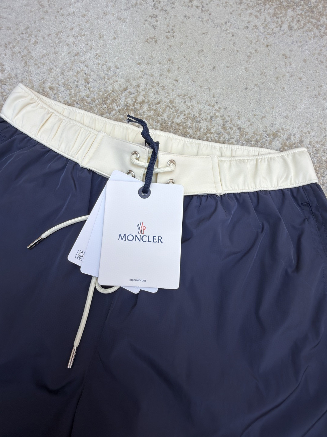 Moncler 蒙口 logo抽绳系带沙滩裤 短裤 休闲裤 裤子 蓝色 黑色 绿色 红色 A2 K10912C000075985M612