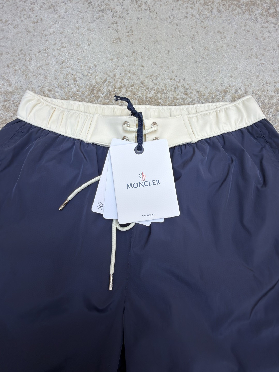 Moncler 蒙口 logo抽绳系带沙滩裤 短裤 休闲裤 裤子 蓝色 黑色 绿色 红色 A2 K10912C000075985M612