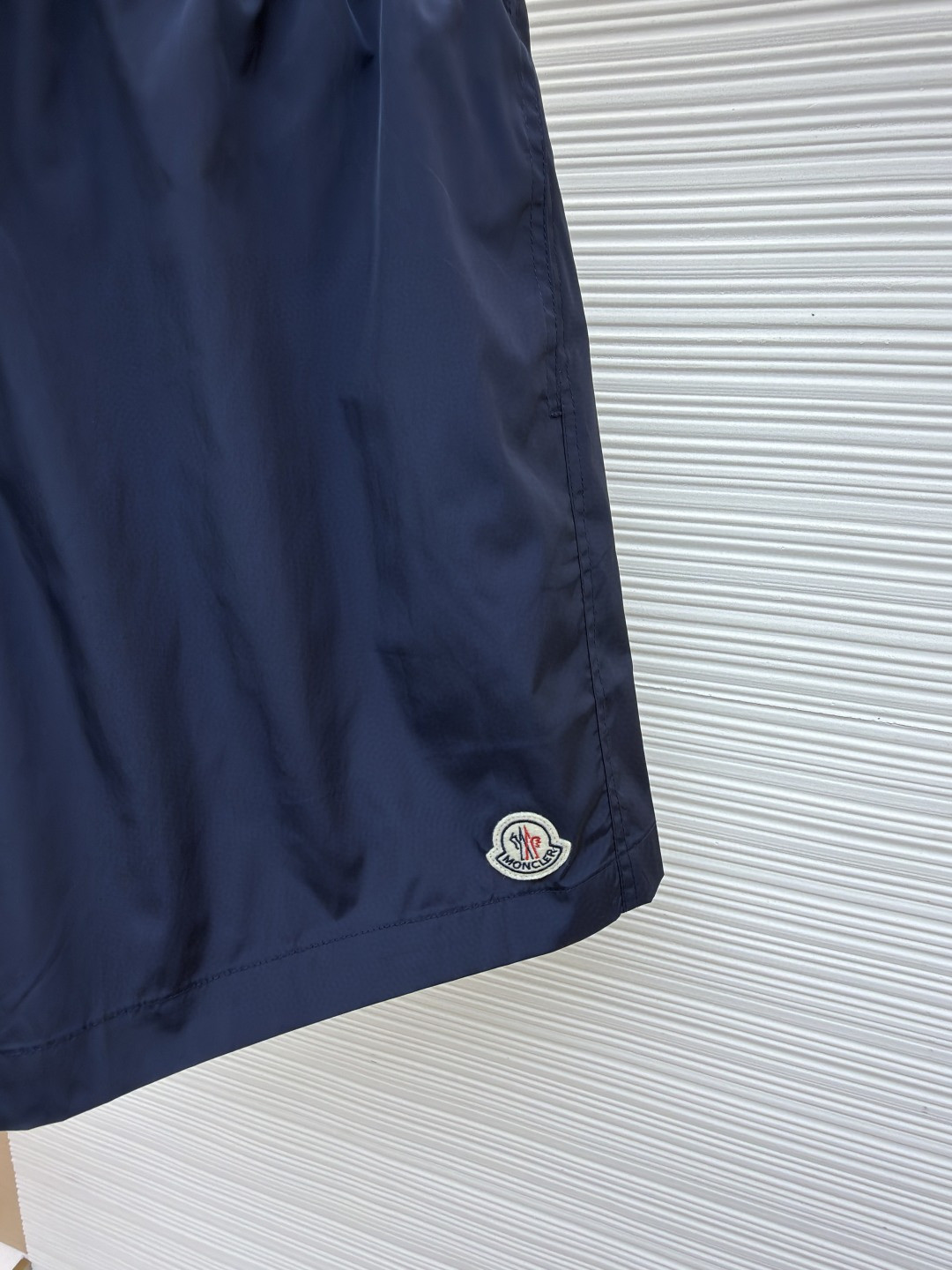 Moncler 蒙口 logo抽绳系带沙滩裤 短裤 休闲裤 裤子 蓝色 黑色 绿色 红色 A2 K10912C000075985M612
