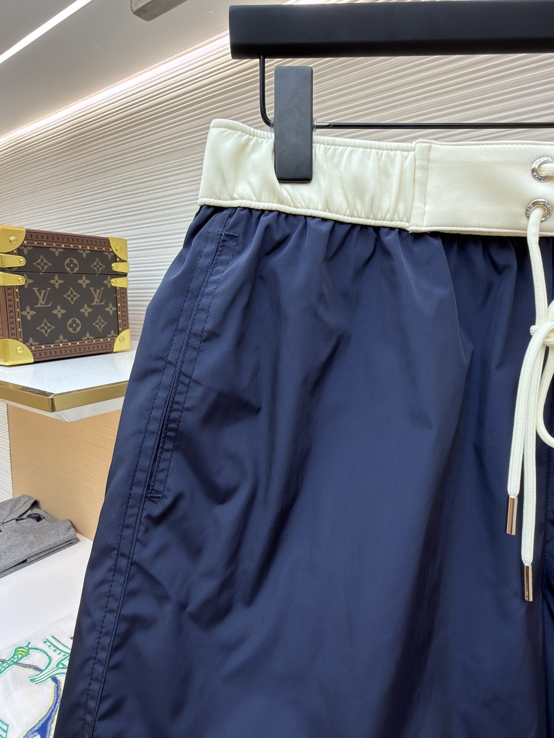 Moncler 蒙口 logo抽绳系带沙滩裤 短裤 休闲裤 裤子 蓝色 黑色 绿色 红色 A2 K10912C000075985M612