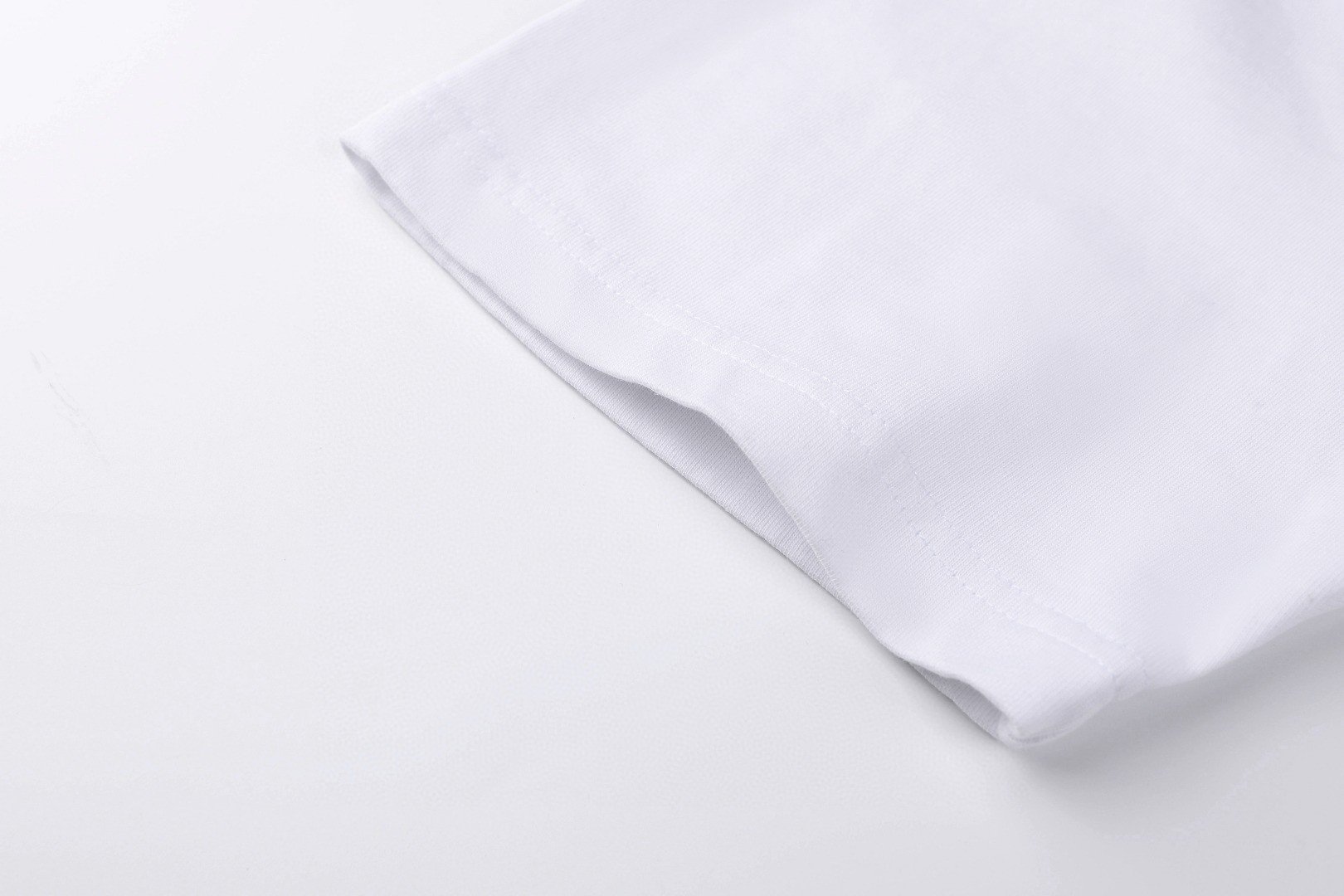 DIOR 迪奥 皮革标志圆领短袖 T恤 夏季 白色 灰色 A0 683J696G3036-C001