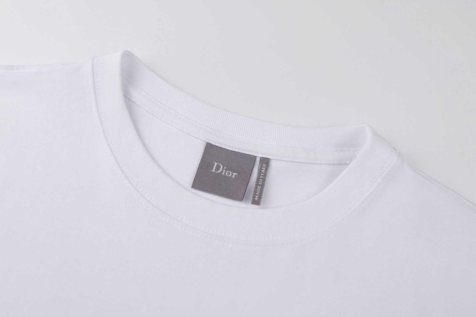 DIOR 迪奥 皮革标志圆领短袖 T恤 夏季 白色 灰色 A0 683J696G3036-C001