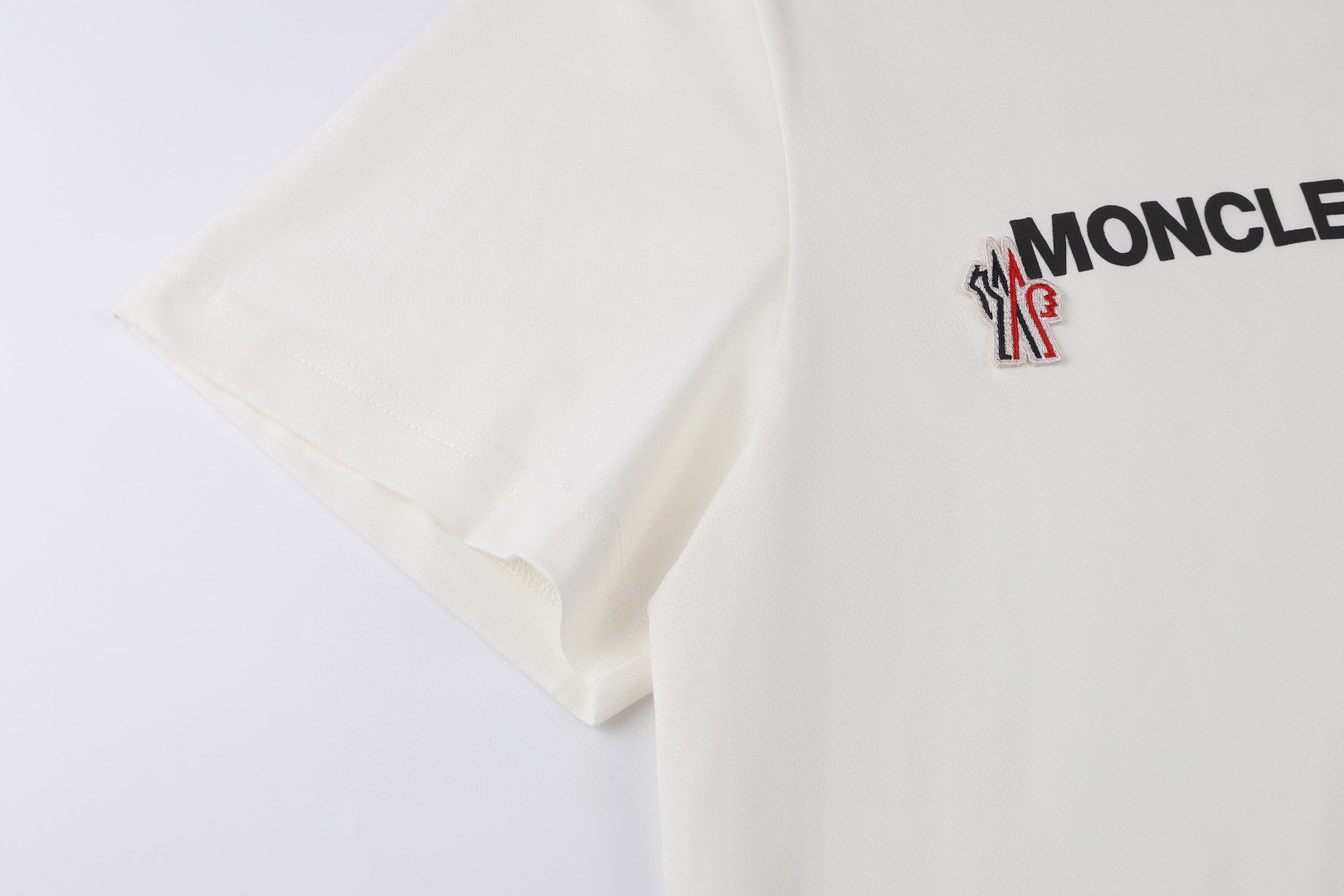 Moncler 蒙口 徽标织带标识圆领短袖 T恤 夏季 白色 黑色 A0 L10978C0001789AW1041