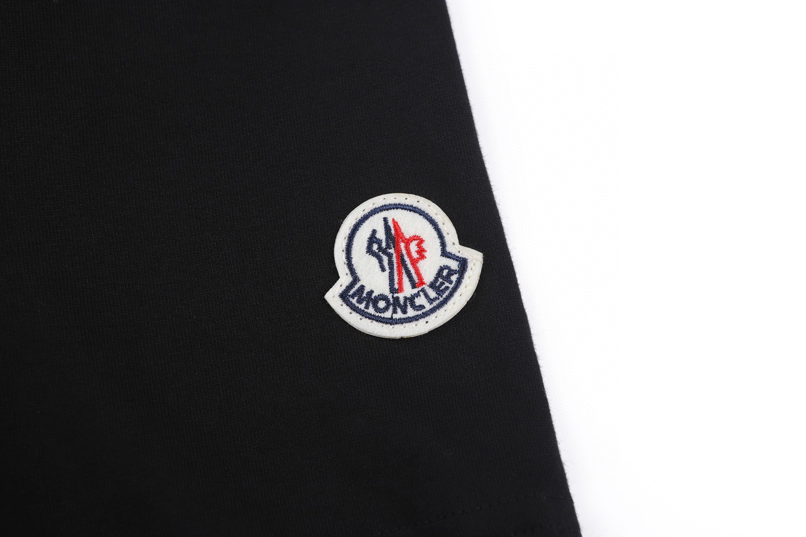 Moncler 蒙口 字母徽章印花圆领短袖 T恤 夏季 白色 黑色 A0 J10918C0004089AJS999