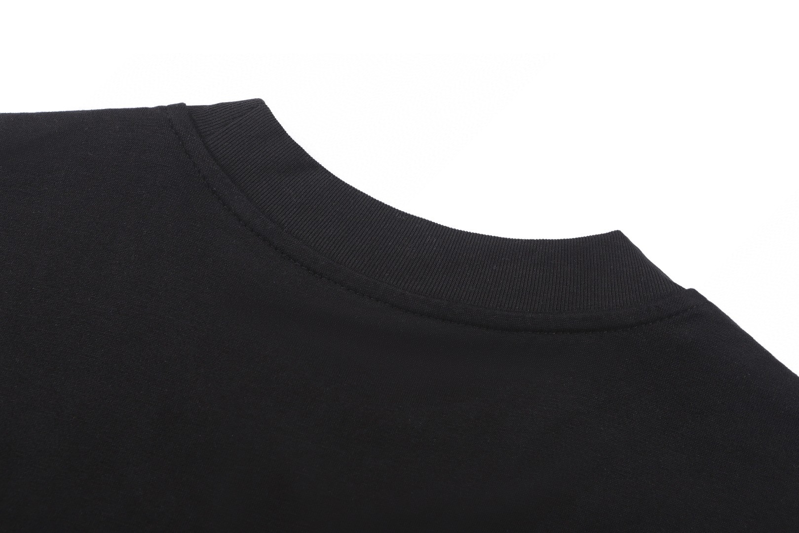 Moncler 蒙口 字母徽章印花圆领短袖 T恤 夏季 白色 黑色 A0 J10918C0004089AJS999