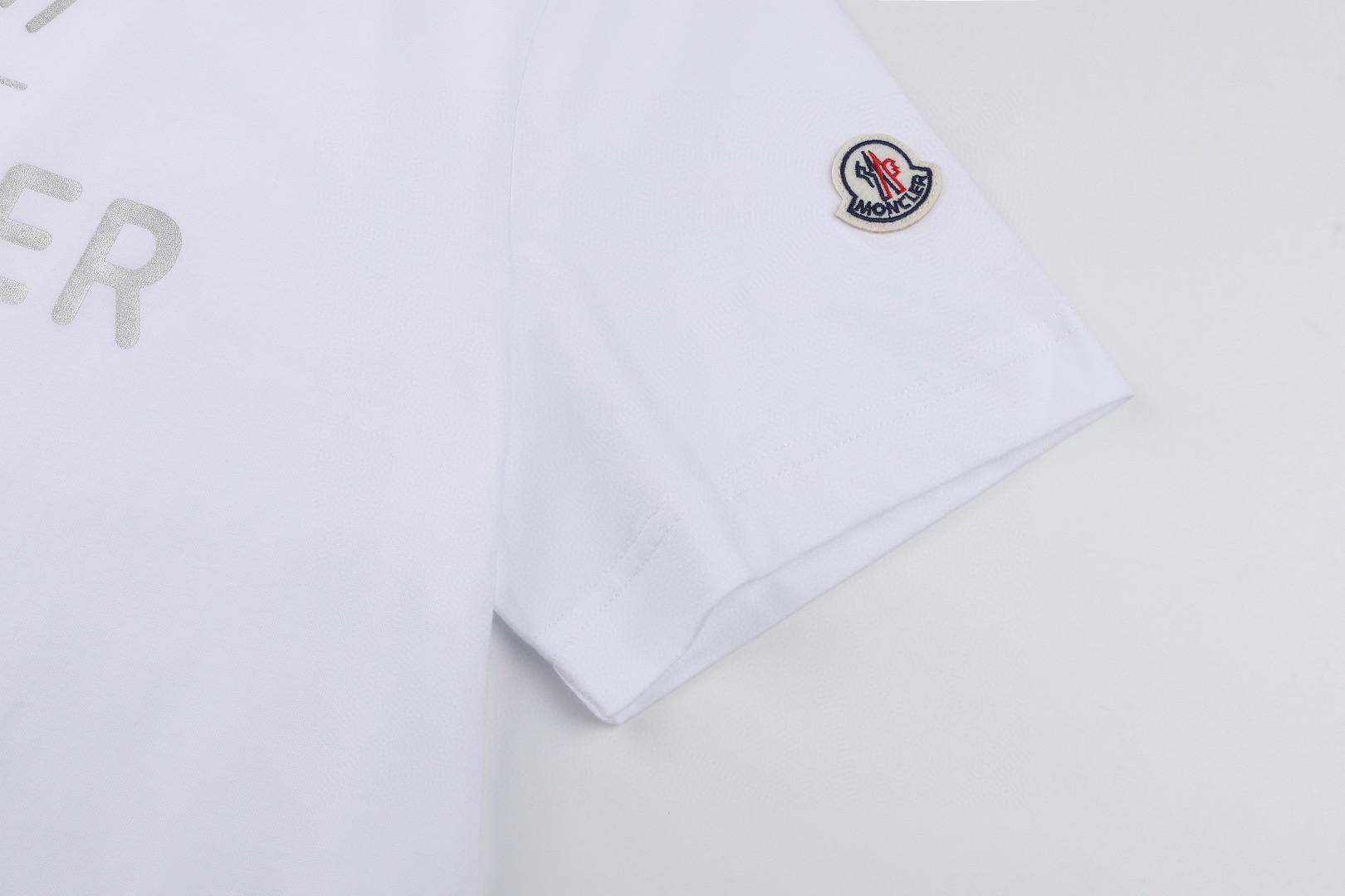 Moncler 蒙口 字母徽章印花圆领短袖 T恤 夏季 白色 黑色 A0 J10918C0004089AJS999