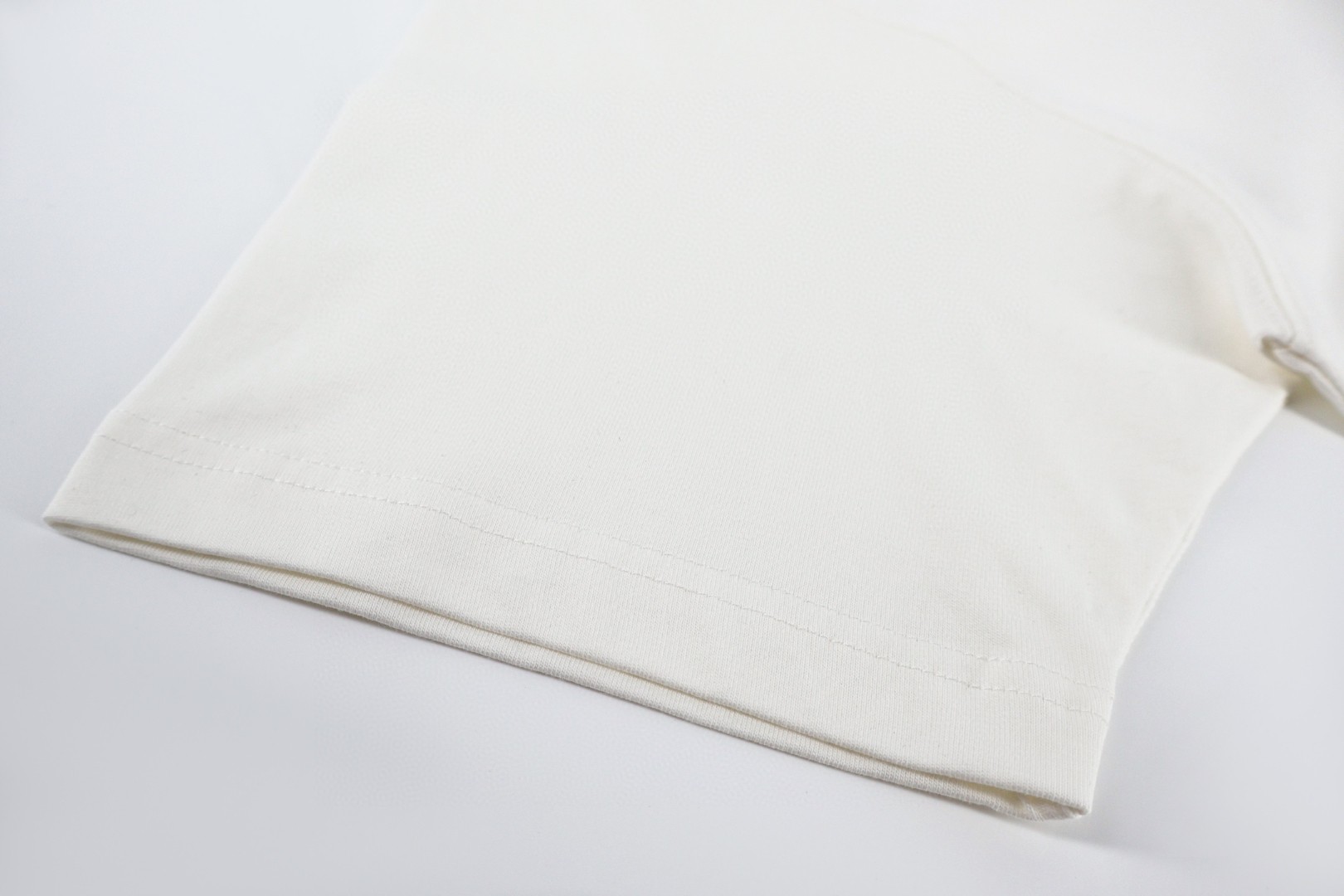 Burberry 巴宝莉 沙滩躺椅格纹元素圆领Tee 短袖 T恤 白色 黑色 A0 81234831