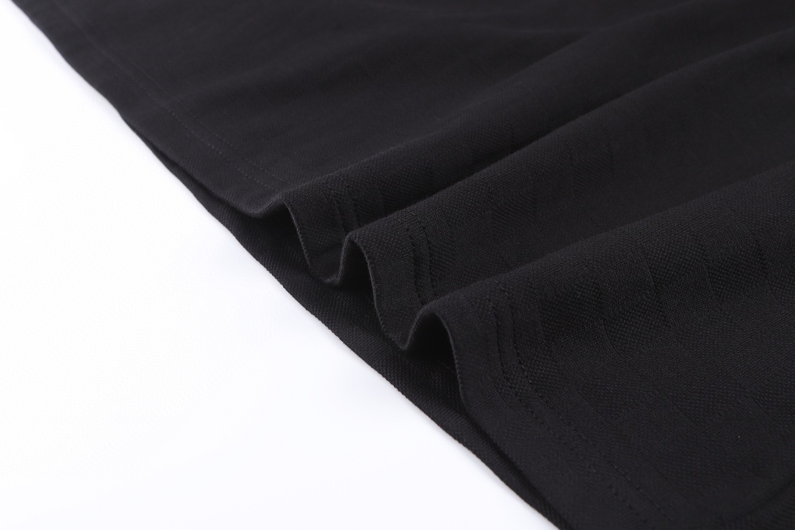 LOUIS VUITTON 路易威登 LV 串珠棋盘格提花圆领短袖 T恤 黑色 A2 1AIMLY