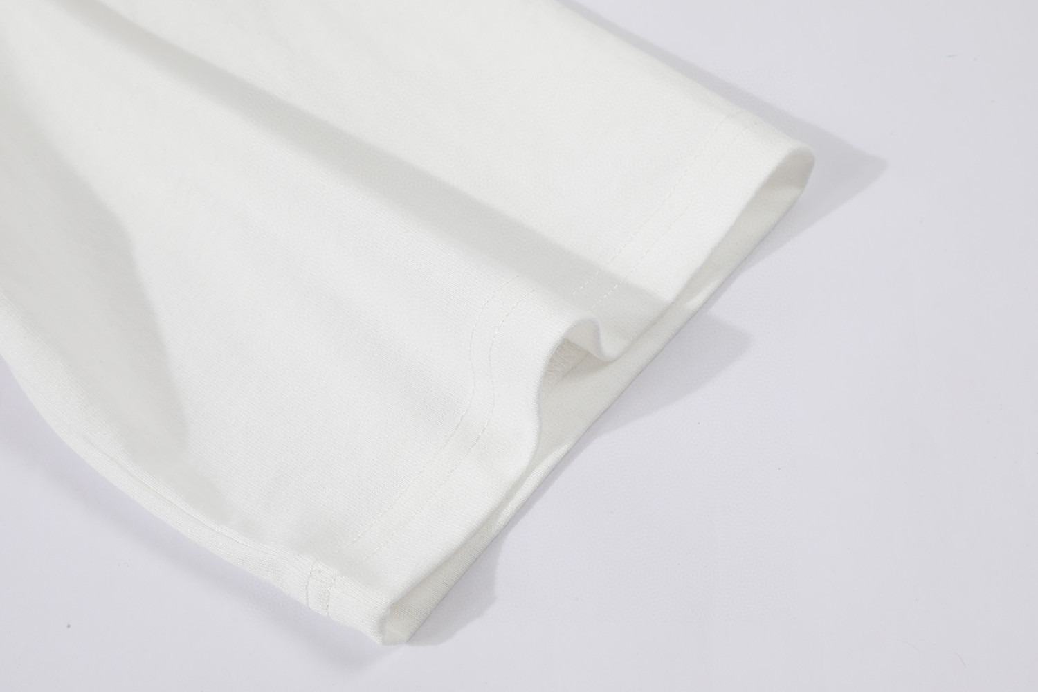 LOUIS VUITTON 路易威登 LV 红色字母刺绣圆领短袖 T恤 夏季  男女同款 白色 A0 1A9GMM