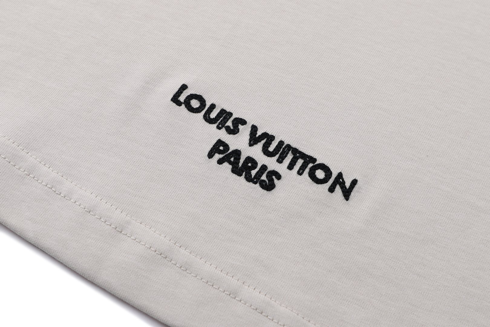 LOUIS VUITTON 路易威登 皮标字母刺绣圆领短袖 T恤 浅褐色 A0 HUY91WNPGO30
