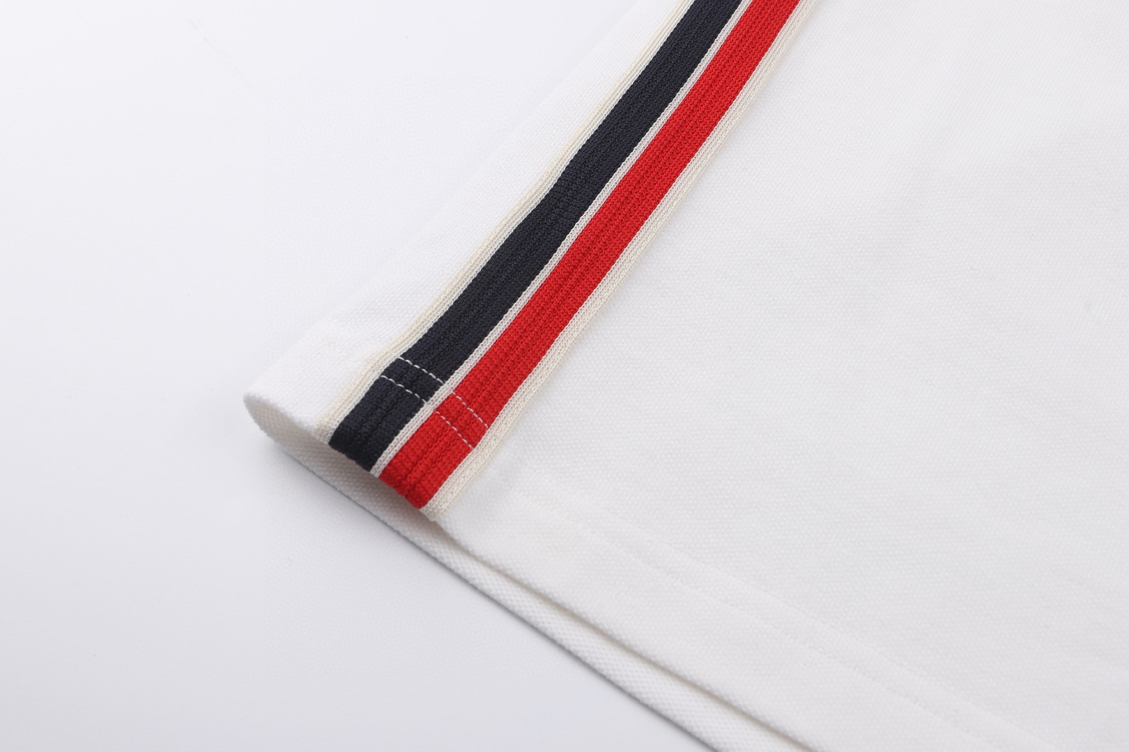 Moncler 蒙口 侧面边饰徽标纽扣Polo衫 短袖 T恤 夏季 白色 A2 K10918A0002689A16034