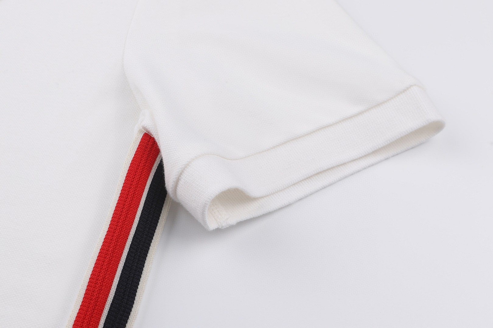 Moncler 蒙口 侧面边饰徽标纽扣Polo衫 短袖 T恤 夏季 白色 A2 K10918A0002689A16034