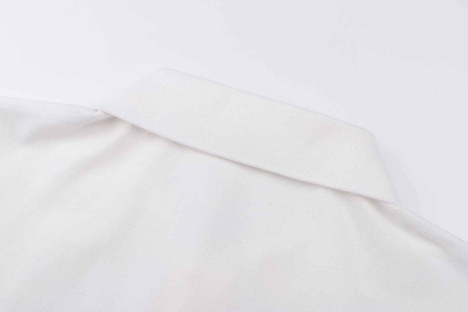 Moncler 蒙口 侧面边饰徽标纽扣Polo衫 短袖 T恤 夏季 白色 A2 K10918A0002689A16034