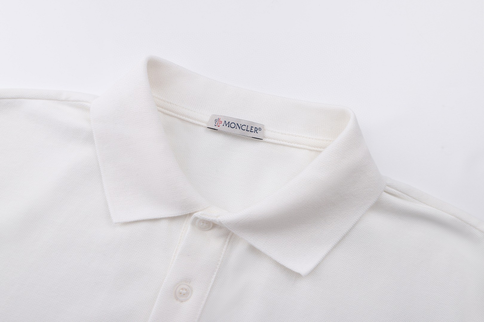 Moncler 蒙口 侧面边饰徽标纽扣Polo衫 短袖 T恤 夏季 白色 A2 K10918A0002689A16034